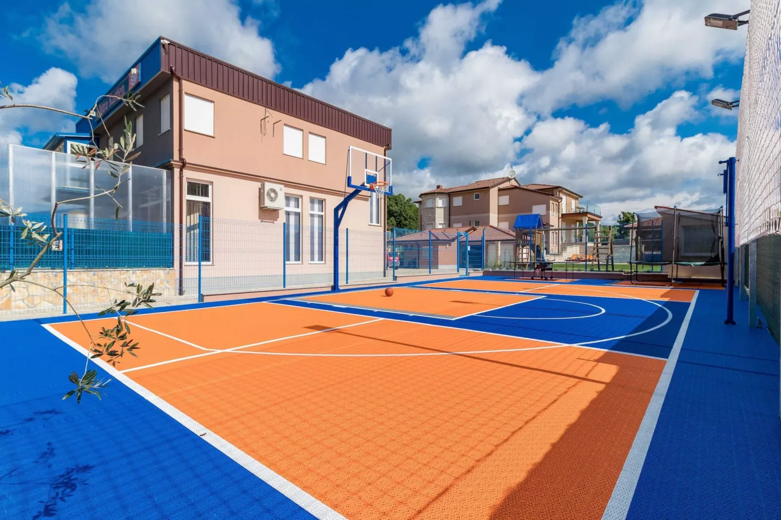 IstraKamen 16+2- Pool, Jacuzzi, Sports-Faciliteiten