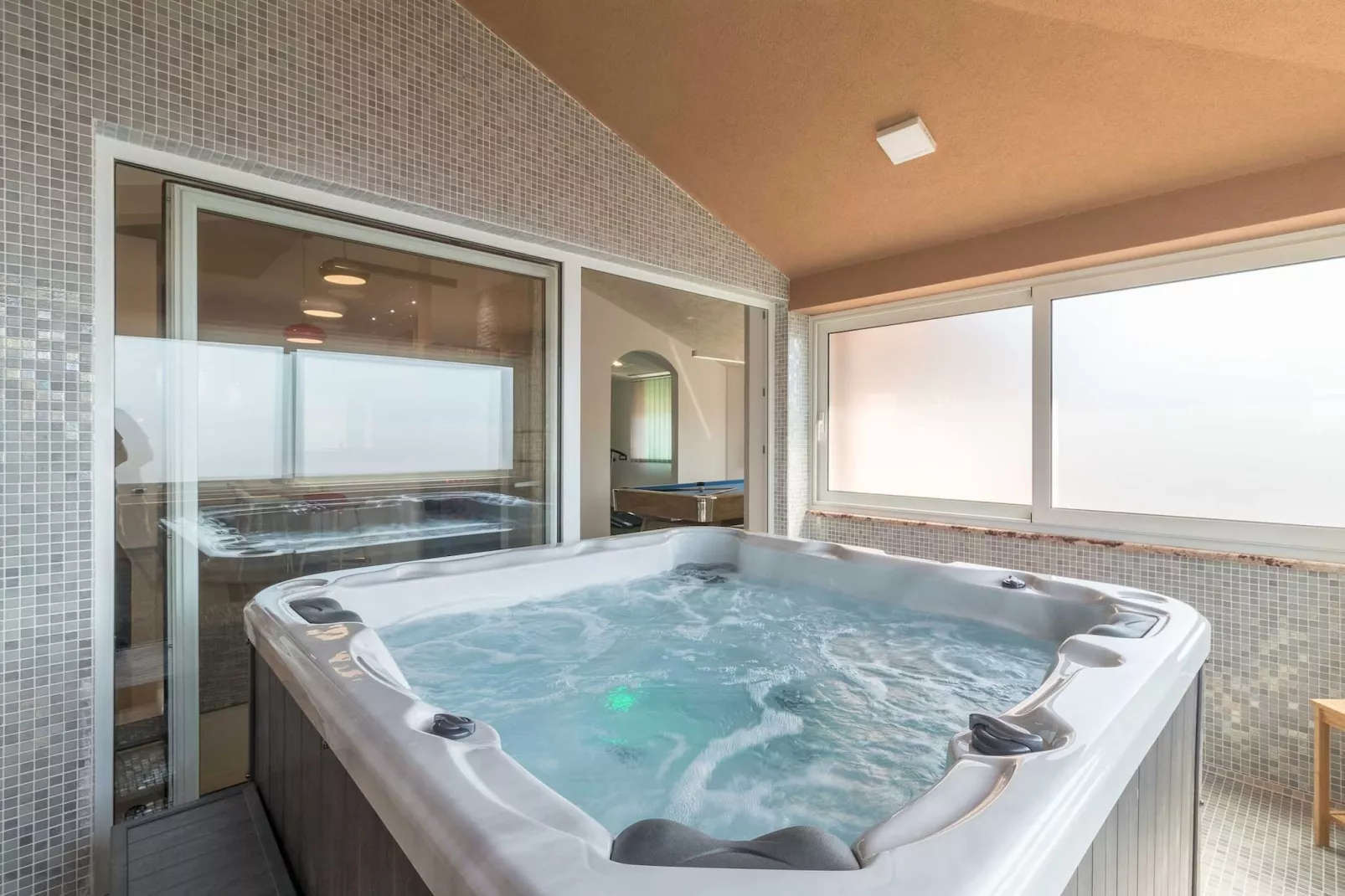 IstraKamen 16+2- Pool, Jacuzzi, Sports-Wellness
