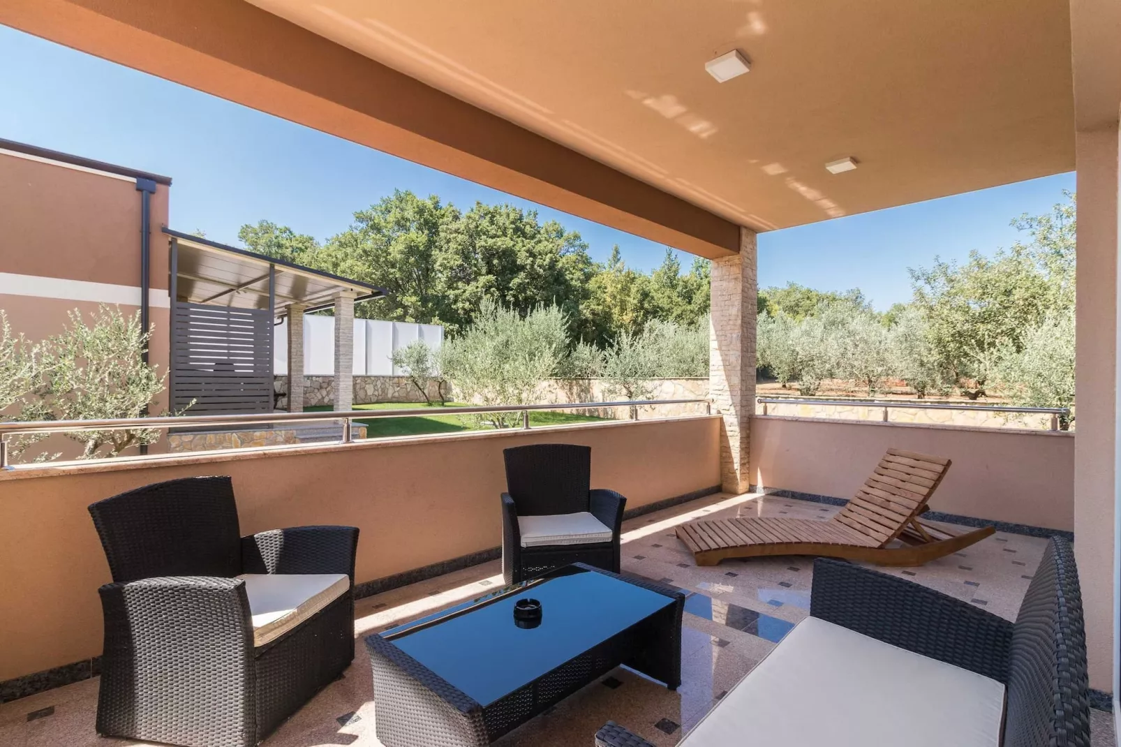 IstraKamen 16+2- Pool, Jacuzzi, Sports-Terras
