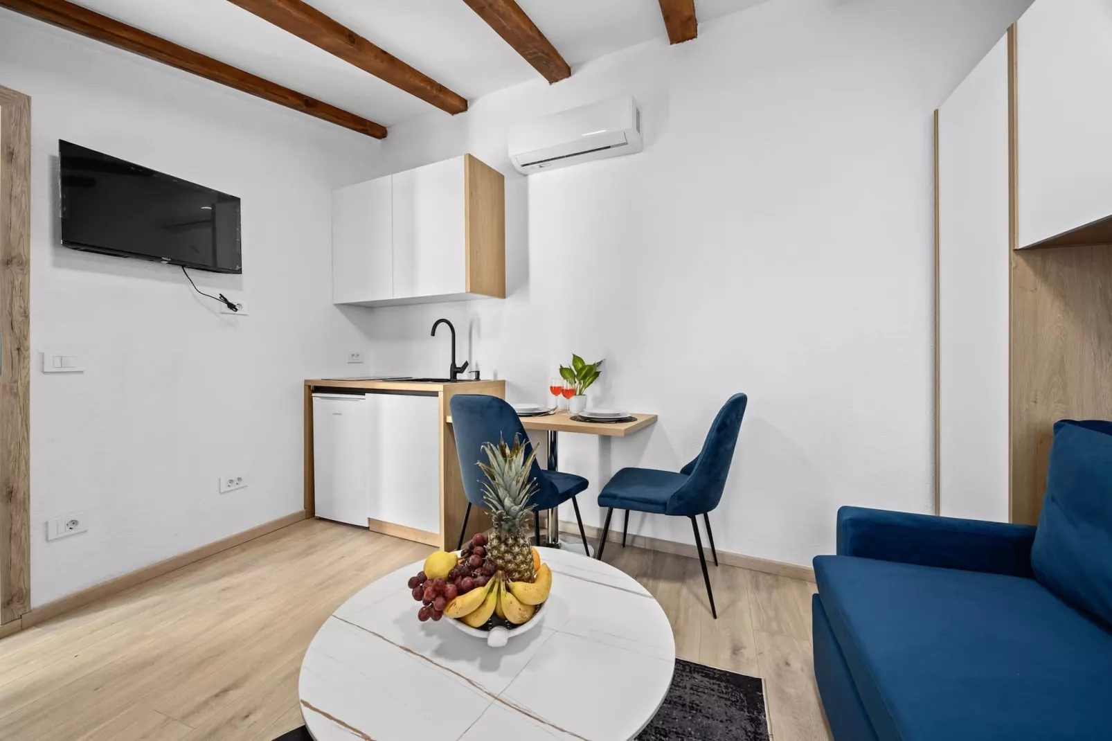 Capitolina Studio Apartment-Eetkamer