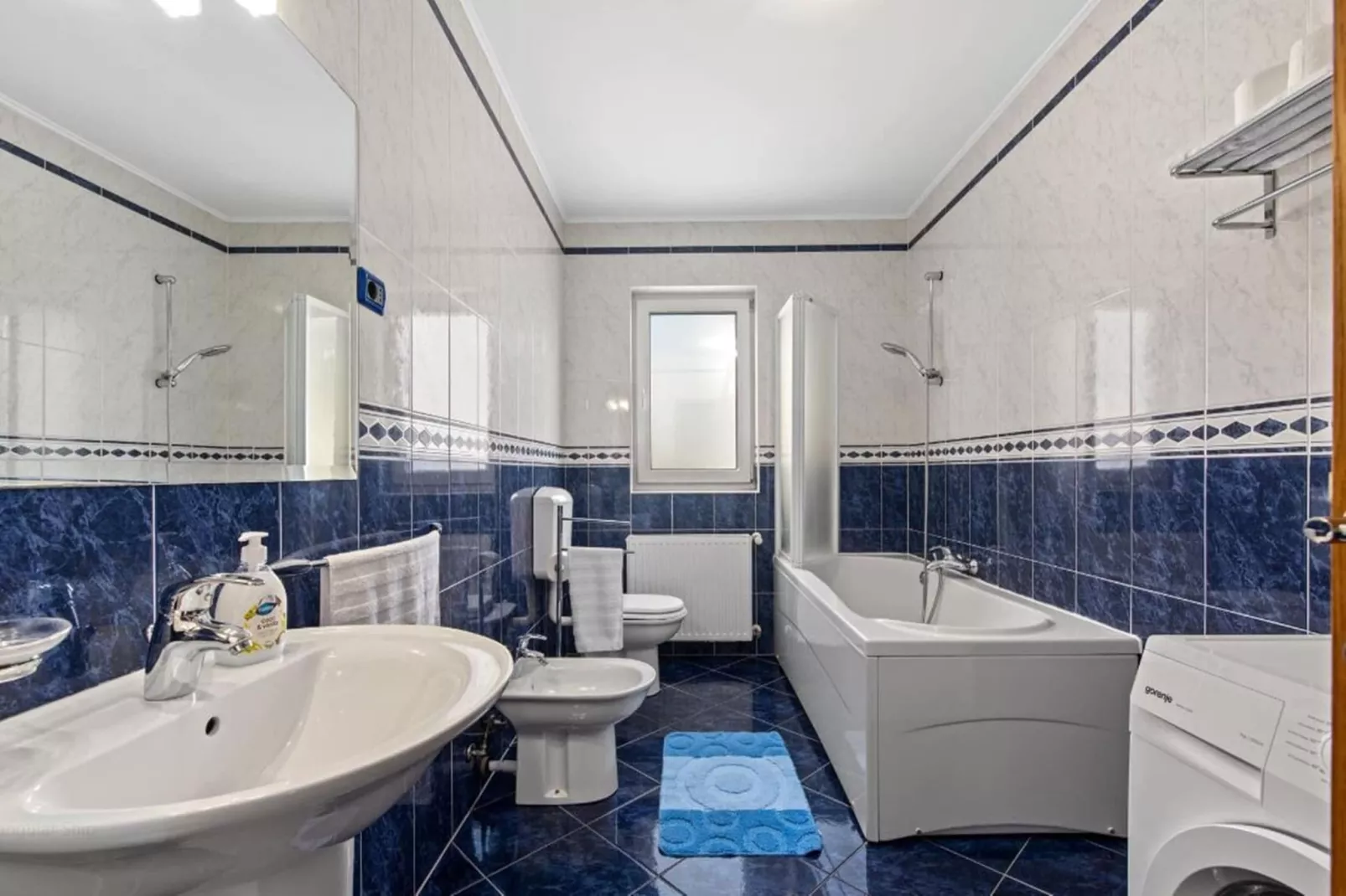 Villa Vintiana - Private Pool, Six Bedrooms-Badkamer