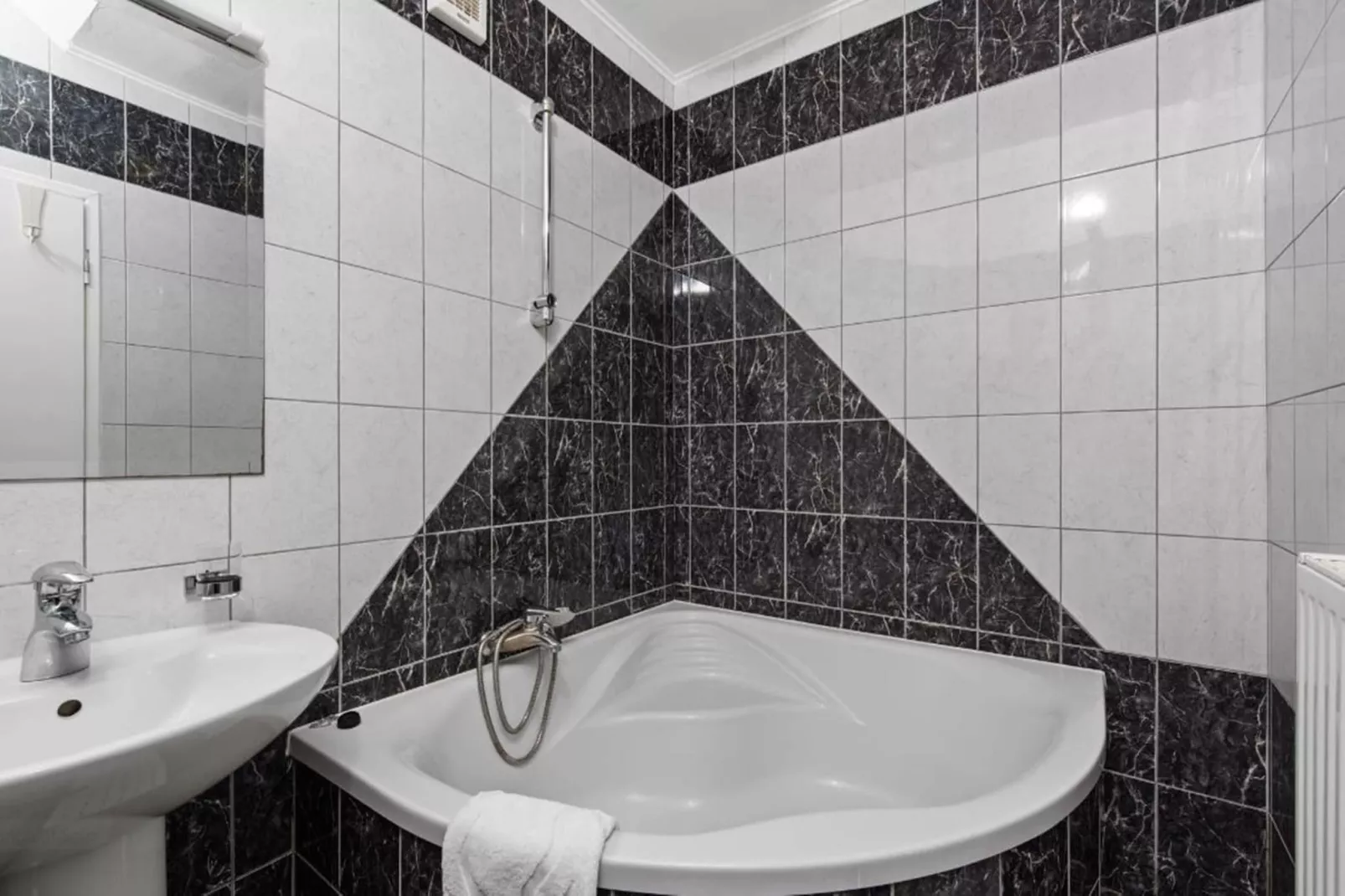 Villa Vintiana - Private Pool, Six Bedrooms-Badkamer