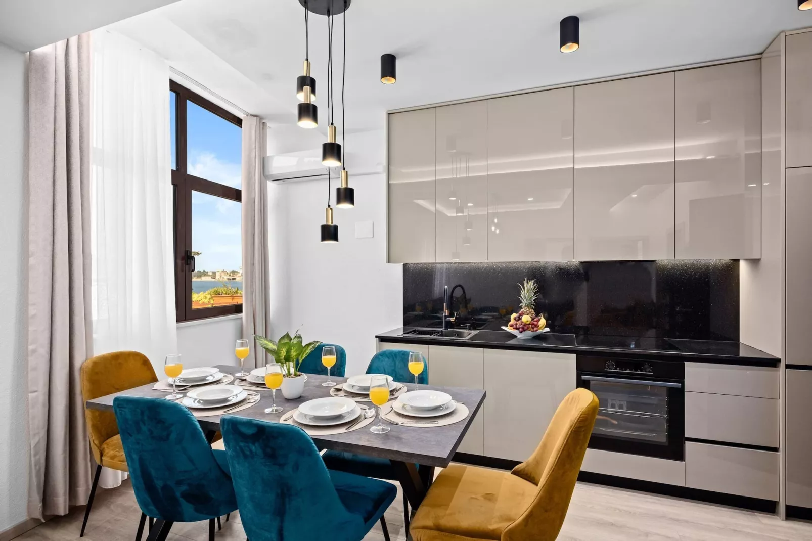Capitolina Two Bedroom Apartment-Keuken