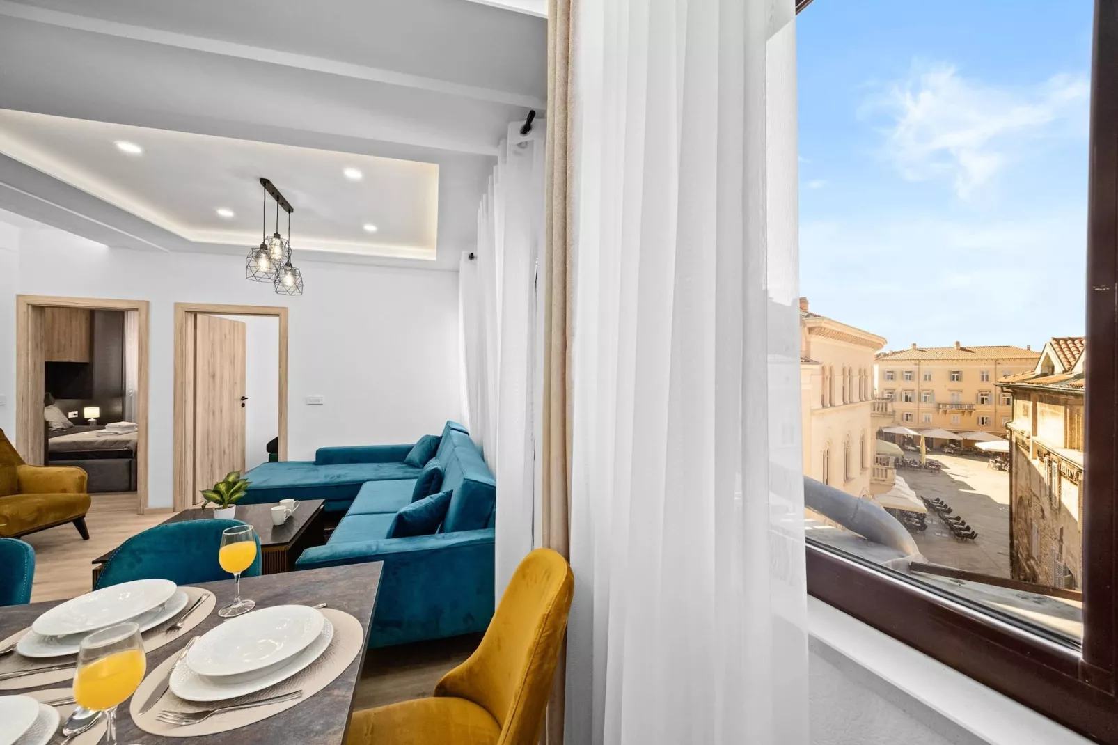 Capitolina Two Bedroom Apartment-Woonkamer