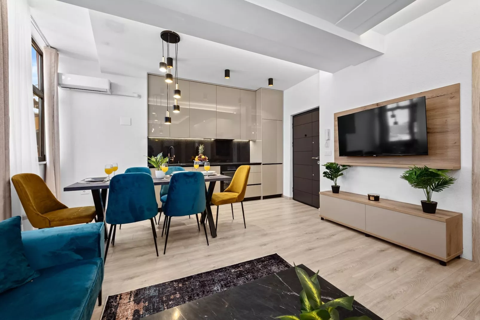 Capitolina Two Bedroom Apartment-Eetkamer