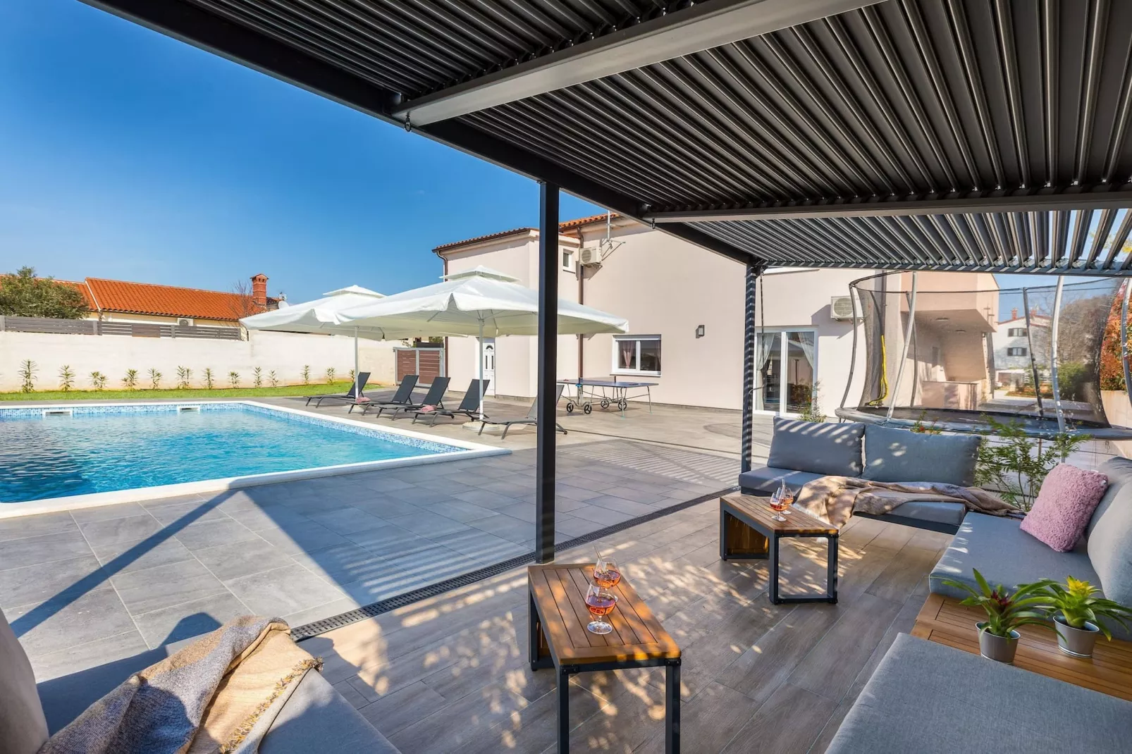 Villa Berg II - Pool, Game Room, Trampoline-Terras