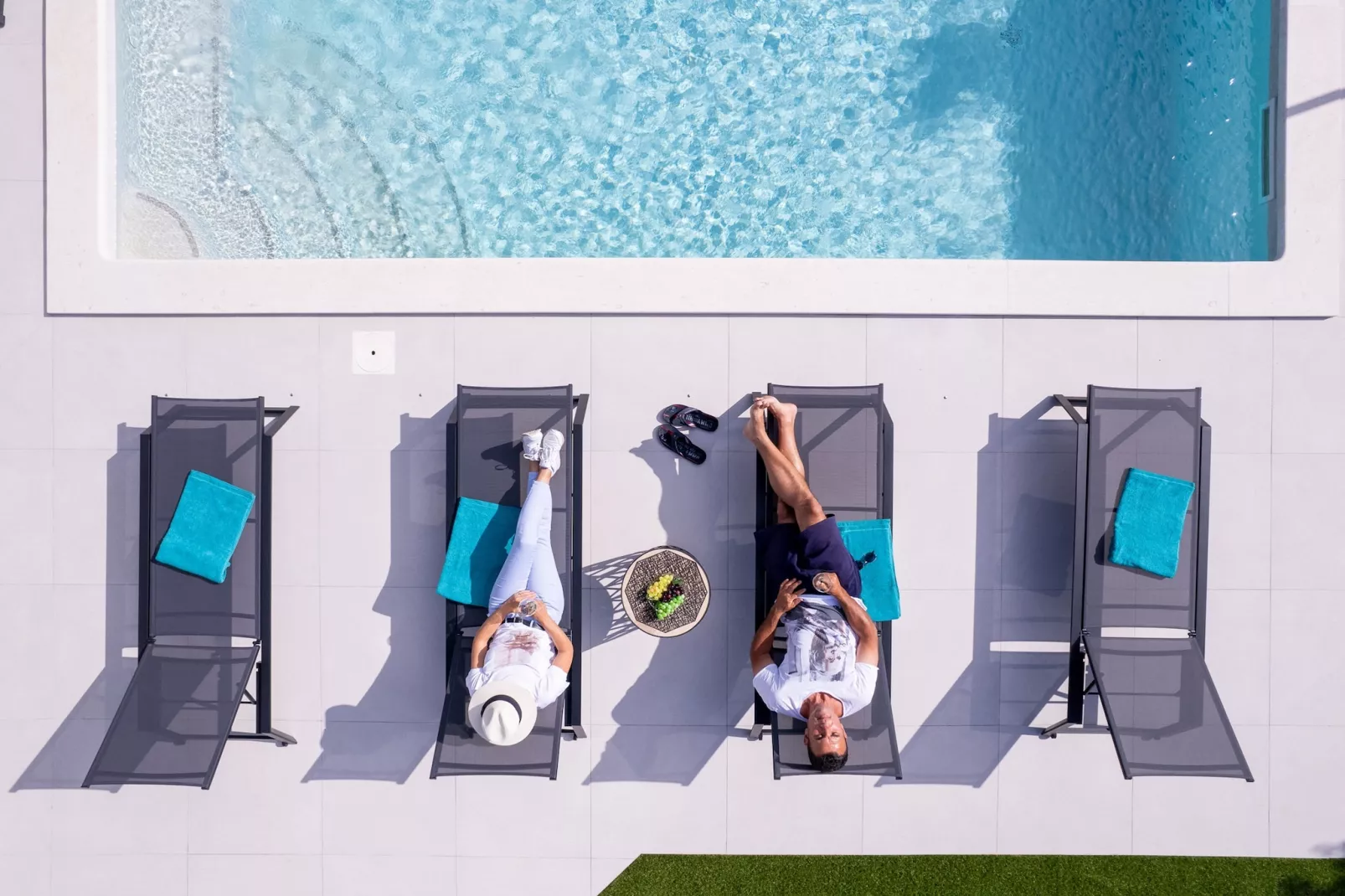 Villa Polaris - Luxurious Vacation Oasis-Zwembad