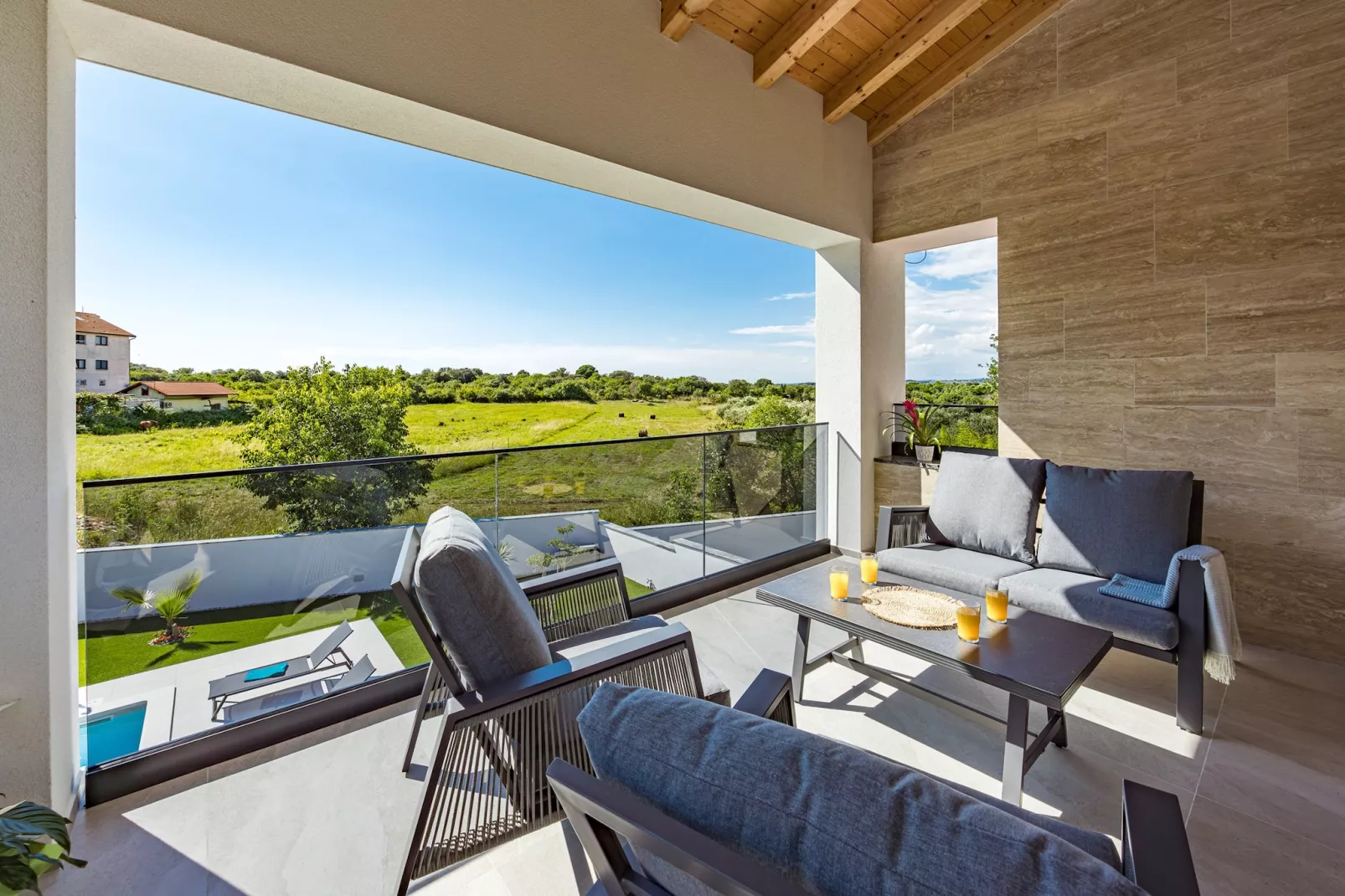 Villa Polaris - Luxurious Vacation Oasis-Terrasbalkon