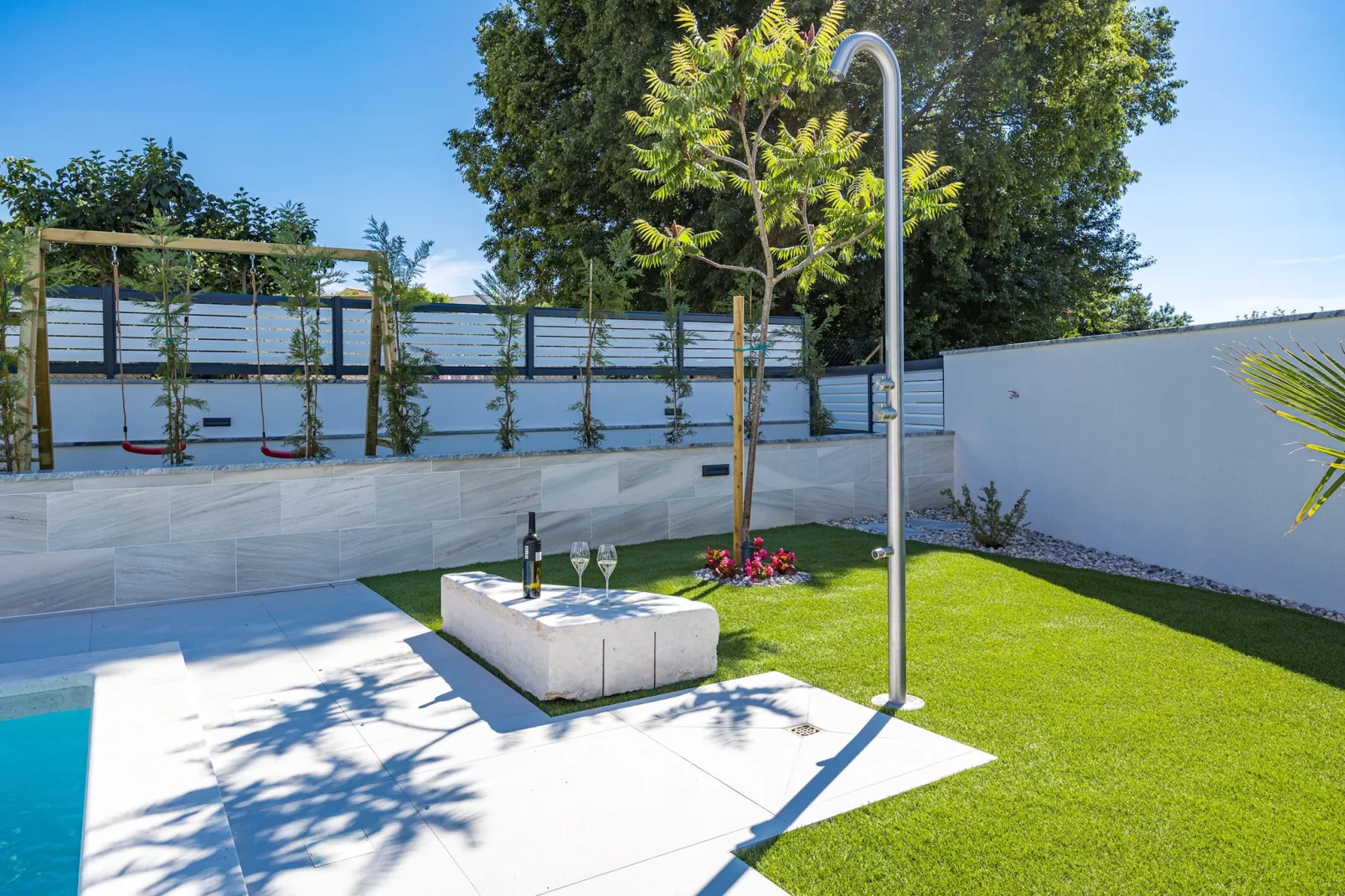 Villa Polaris - Luxurious Vacation Oasis-Tuinen zomer