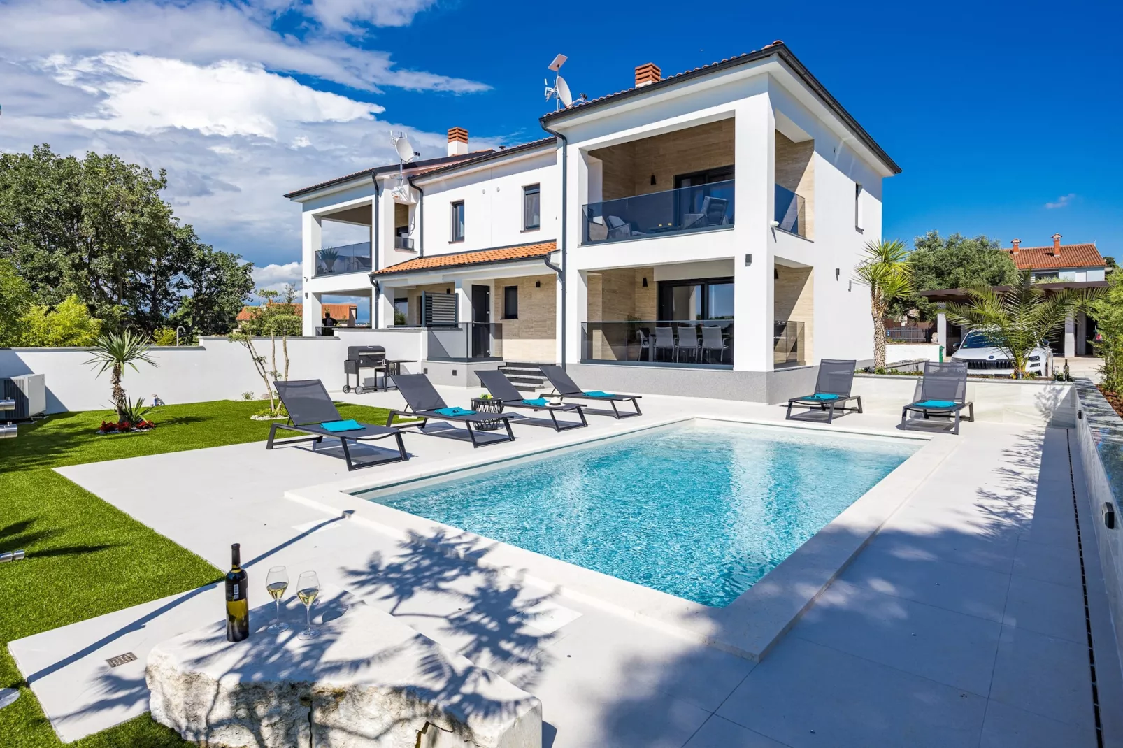 Villa Polaris - Luxurious Vacation Oasis-Buitenlucht