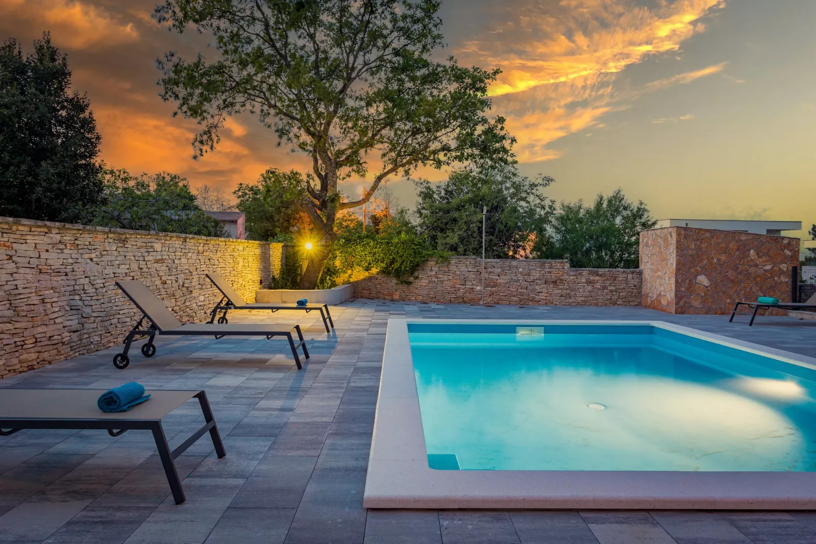 Cesare 1 - Modern Apartment with Shared Pool-Zwembad