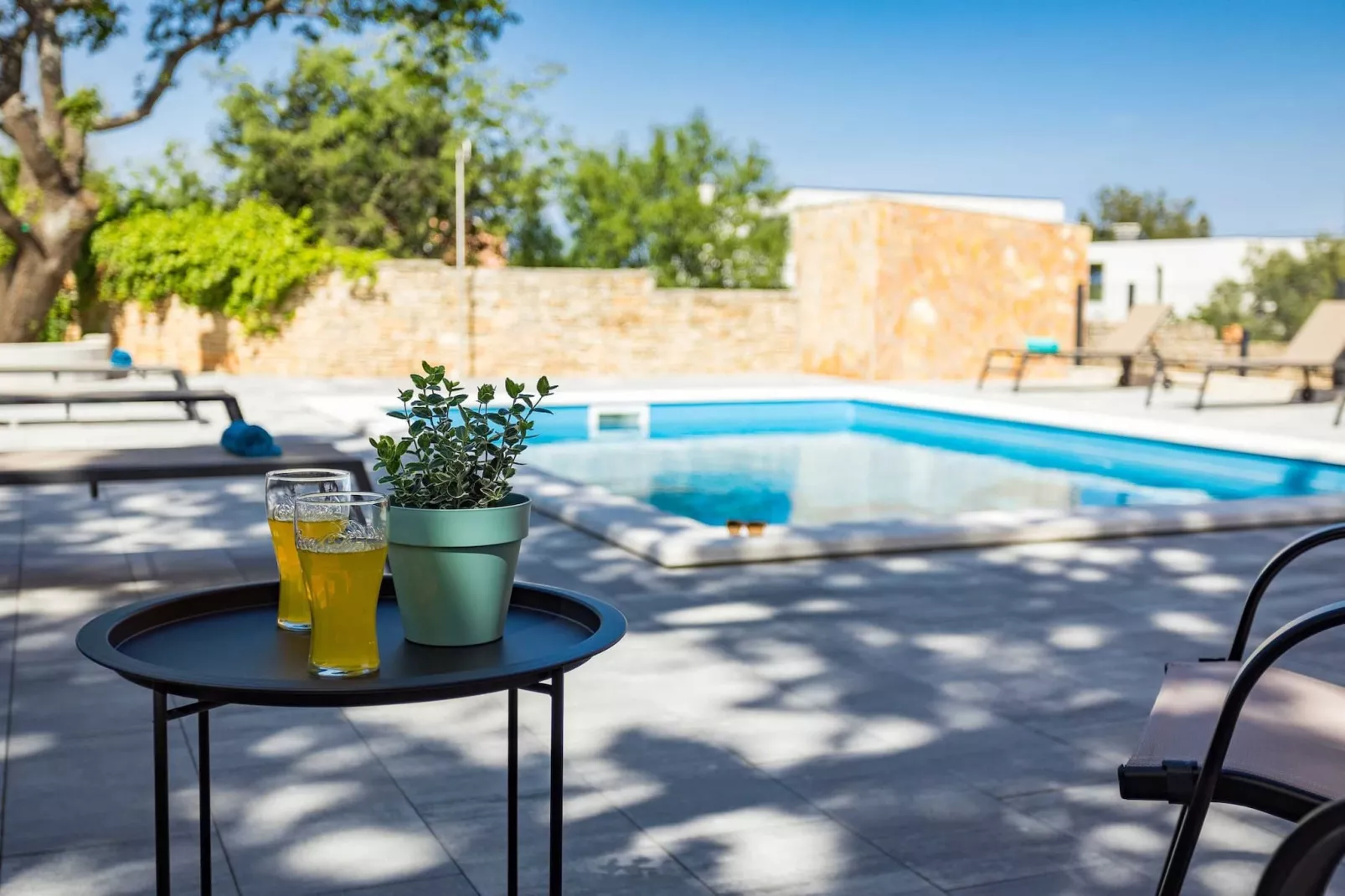 Cesare 1 - Modern Apartment with Shared Pool-Zwembad