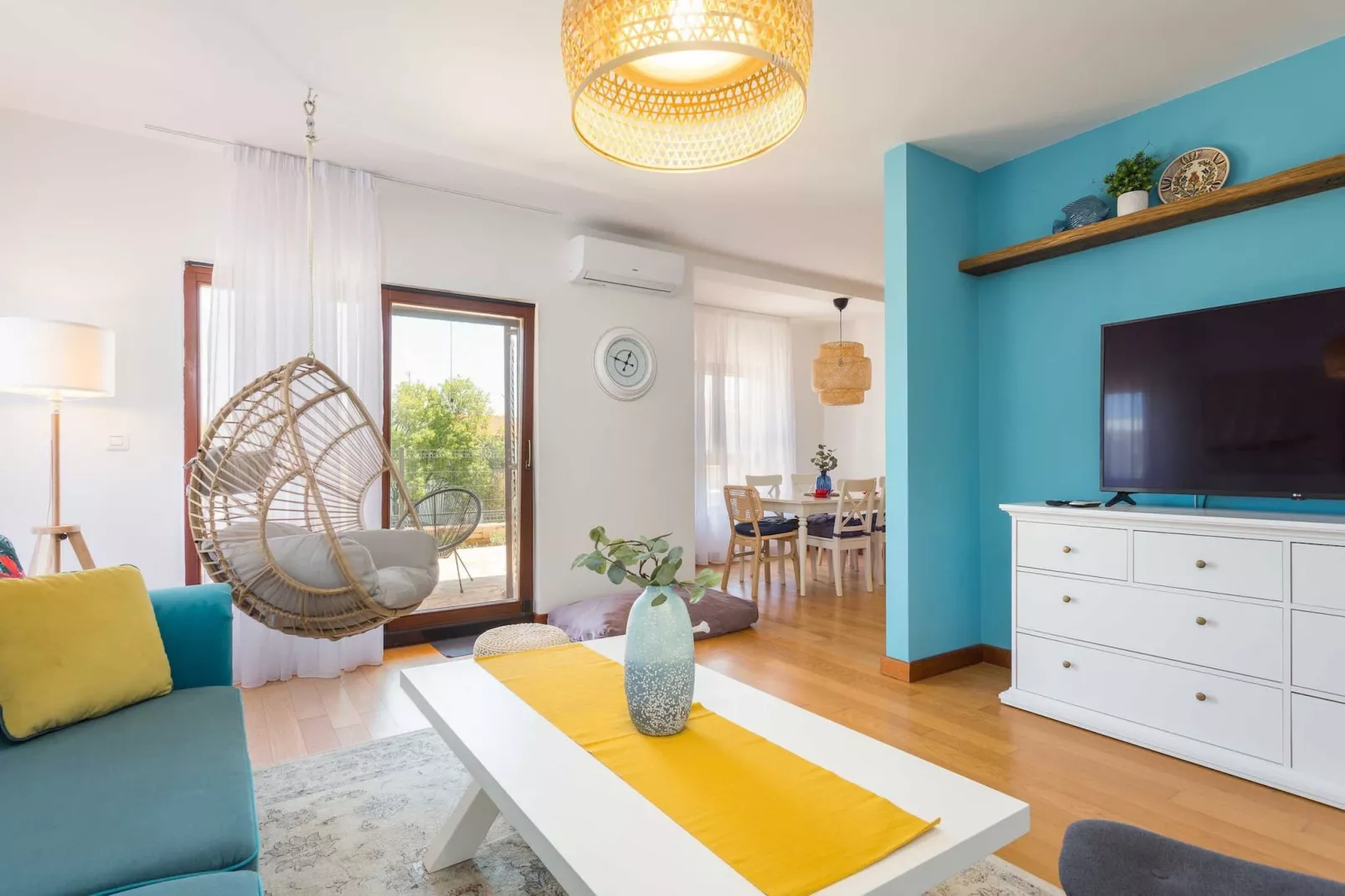 Cesare 1 - Modern Apartment with Shared Pool-Woonkamer