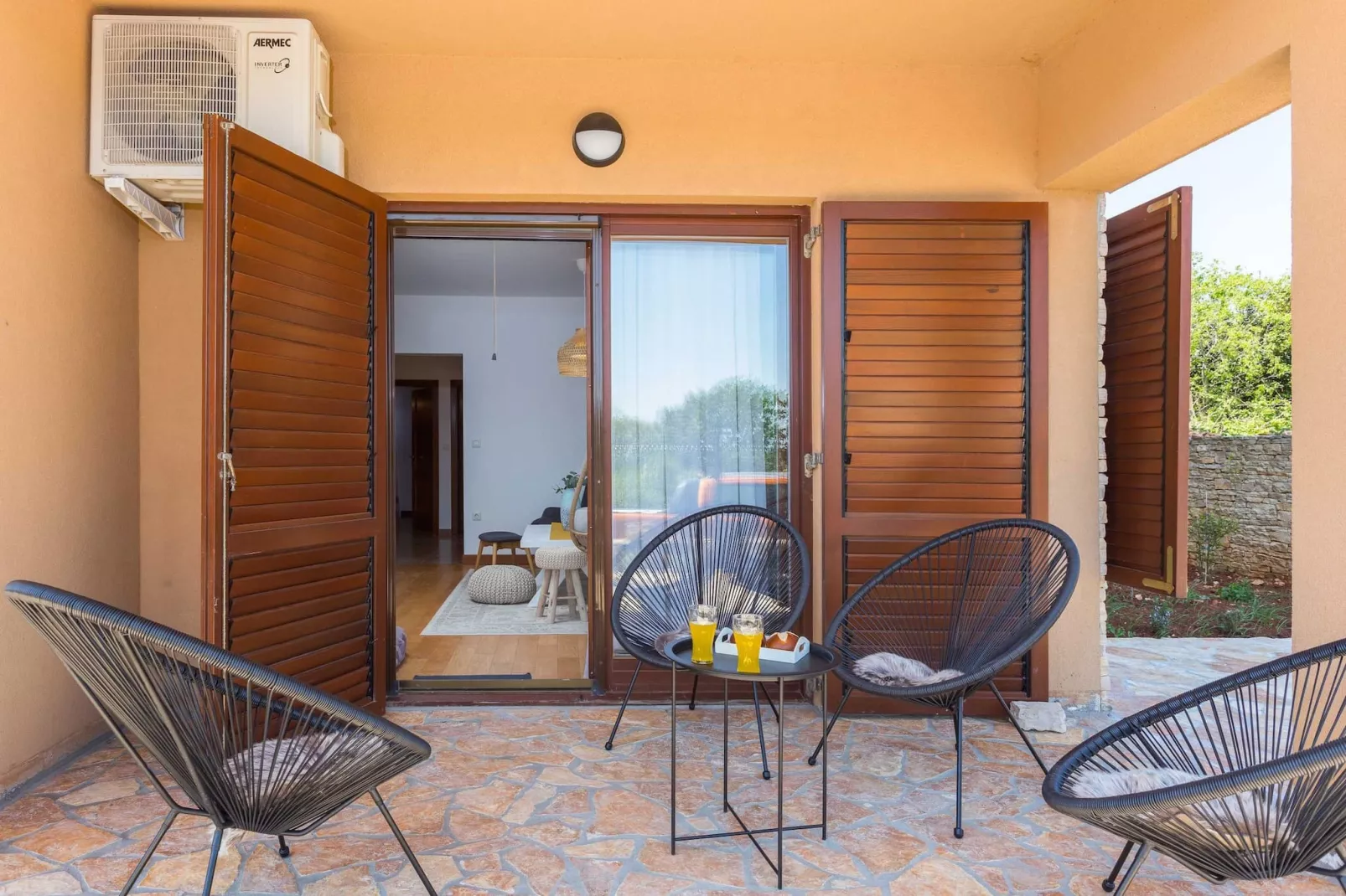 Cesare 1 - Modern Apartment with Shared Pool-Terras