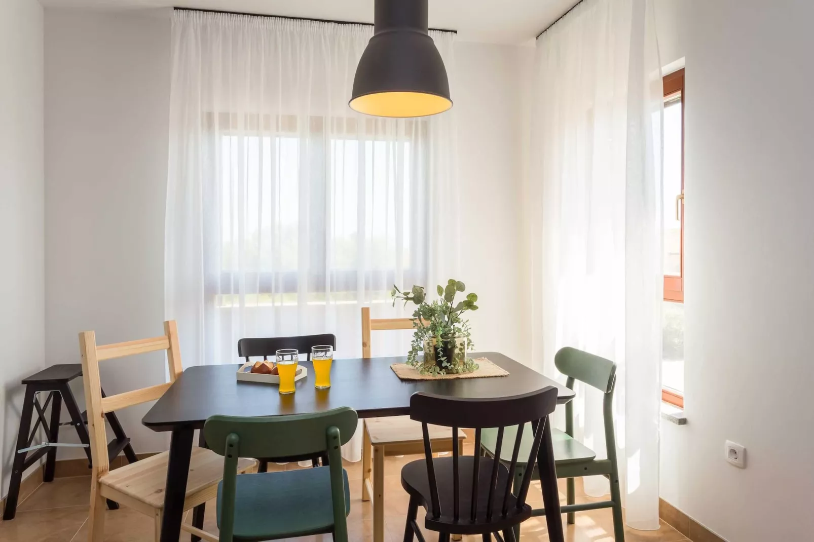 Cesare 3 - Modern Apartment with Shared Pool-Eetkamer