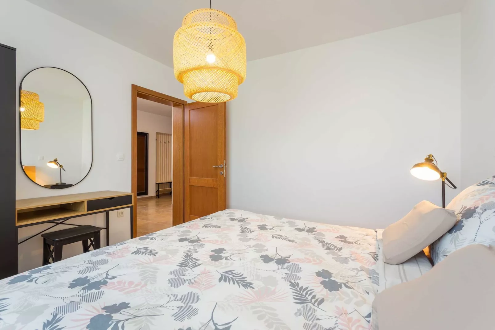 Cesare 3 - Modern Apartment with Shared Pool-Slaapkamer
