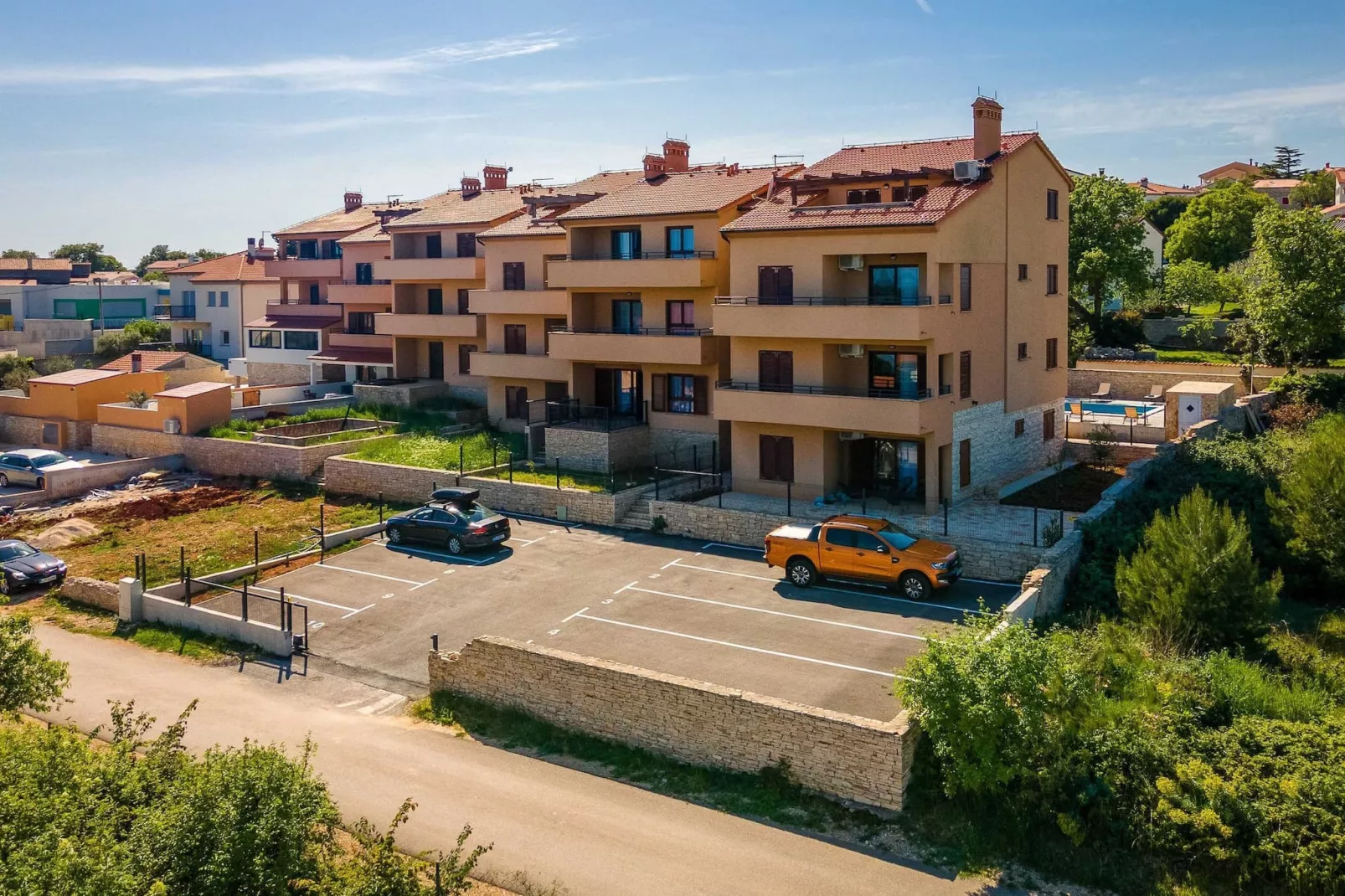 Cesare 3 - Modern Apartment with Shared Pool-Buitenlucht
