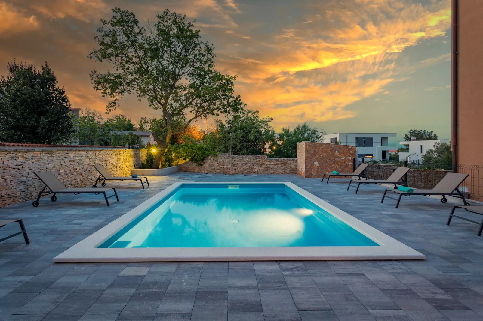 Cesare 5-Modern Apartment with Shared Pool-Zwembad