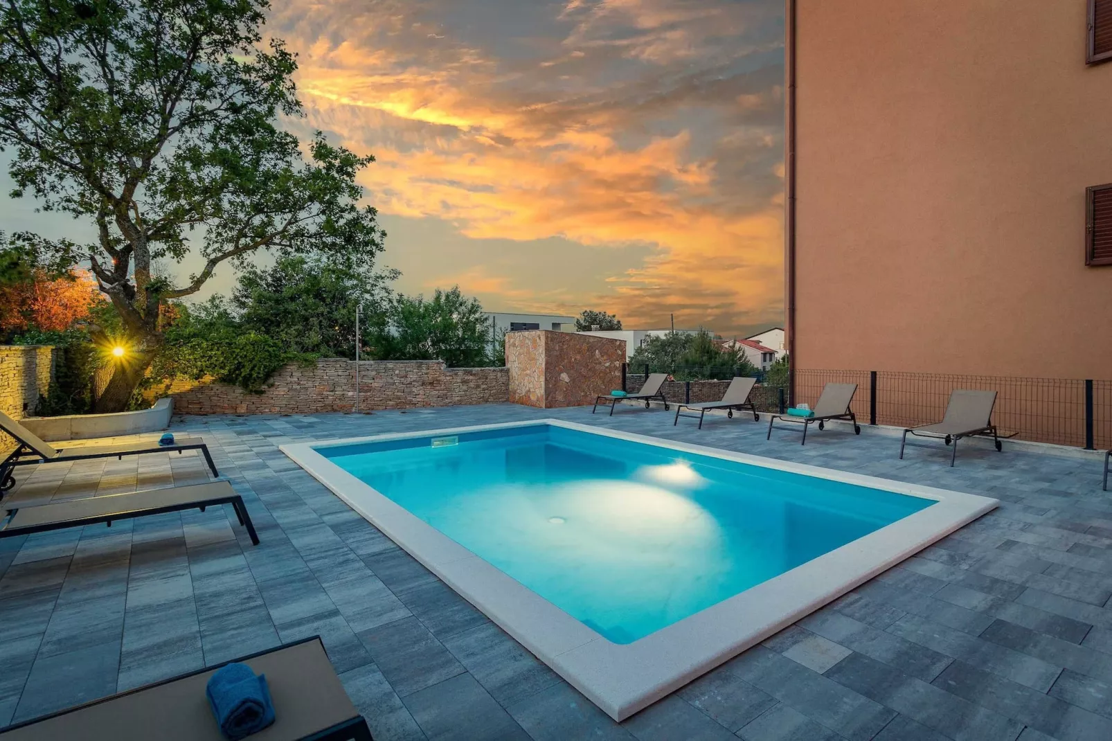 Cesare 5-Modern Apartment with Shared Pool-Zwembad
