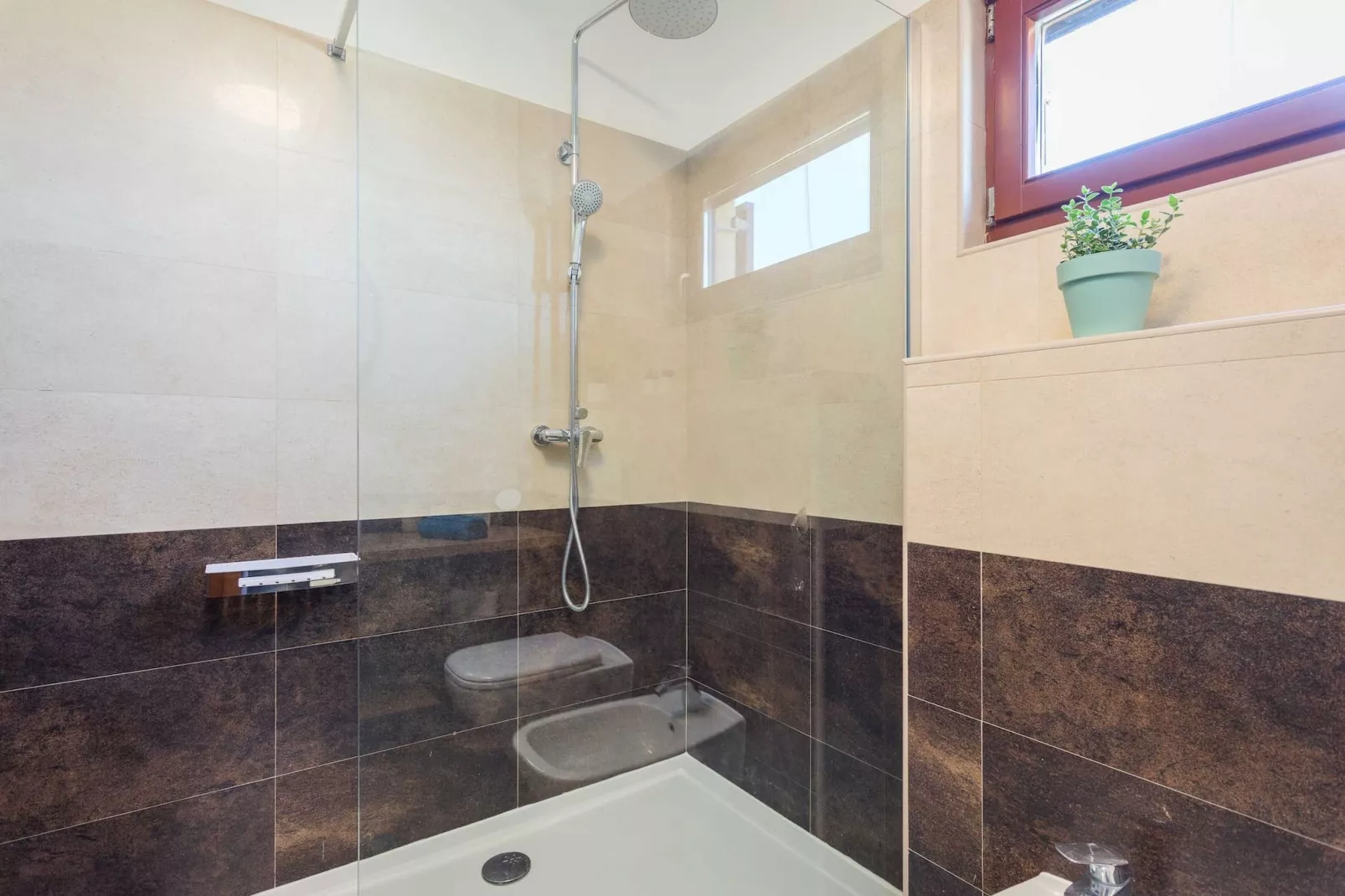 Cesare 5-Modern Apartment with Shared Pool-Badkamer