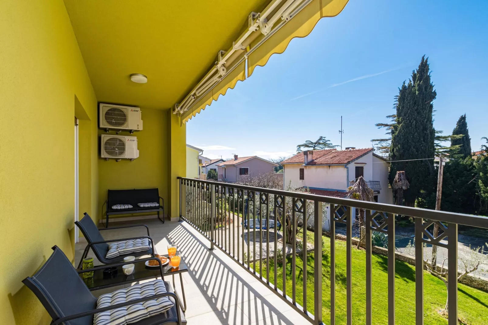 Modern, Elegant Apartment Anna (Rosemary)-Terrasbalkon