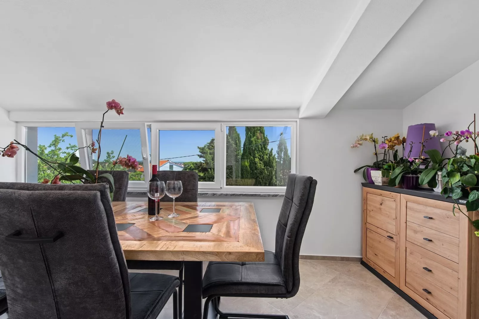 Holiday Home Sea - Beautiful Garden, Sea View-Eetkamer