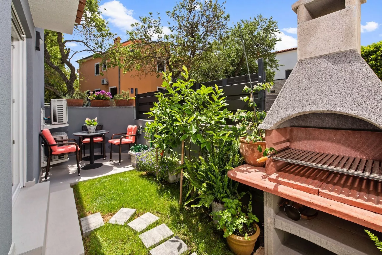 Holiday Home Sea - Beautiful Garden, Sea View-Terrasbalkon