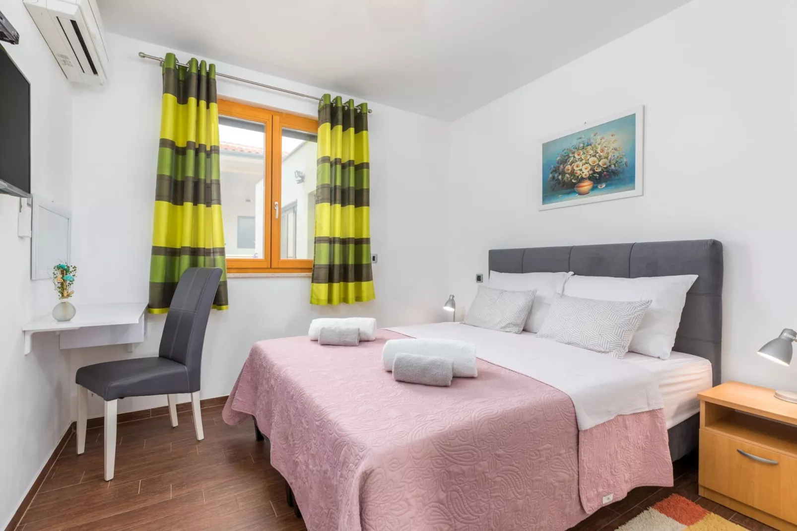 Villa Gigetto with Private Pool and Big Garden-Slaapkamer