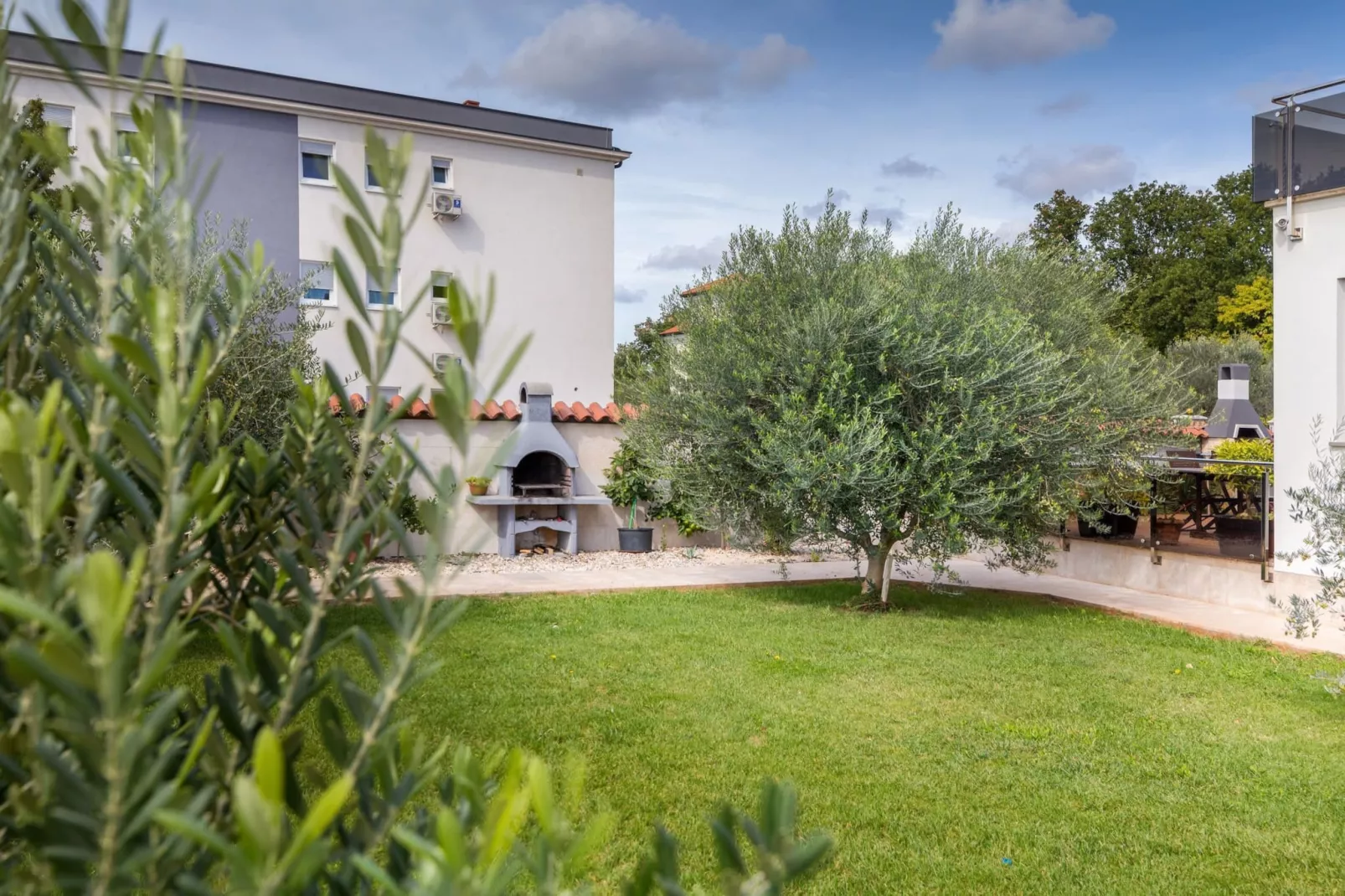 Villa Gigetto with Private Pool and Big Garden-Tuinen zomer