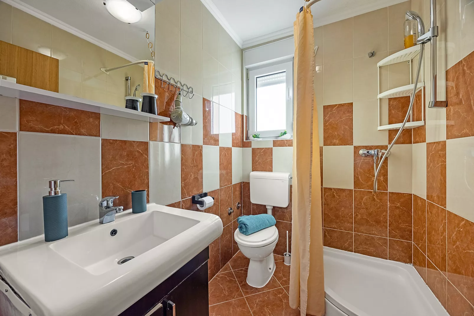 Mijic Studio 2 - 250 m to the Beach-Badkamer