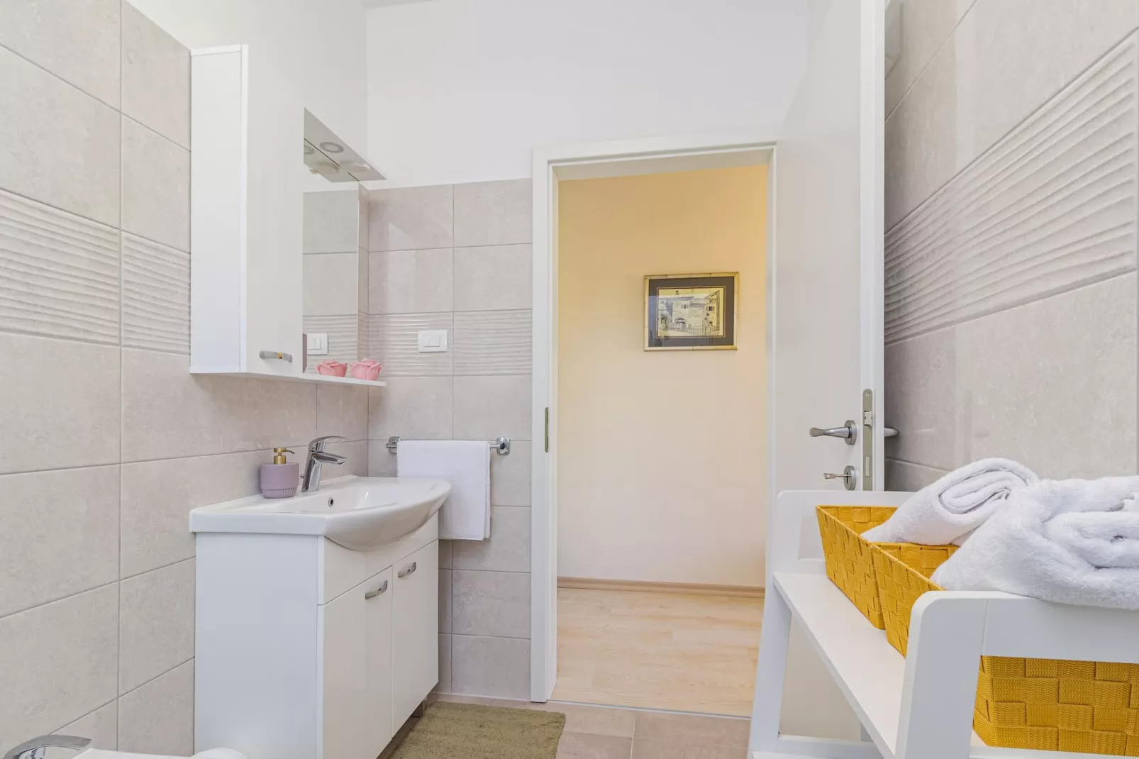 Salvia - Modern, Elegant Apartment (Rosemary)-Badkamer