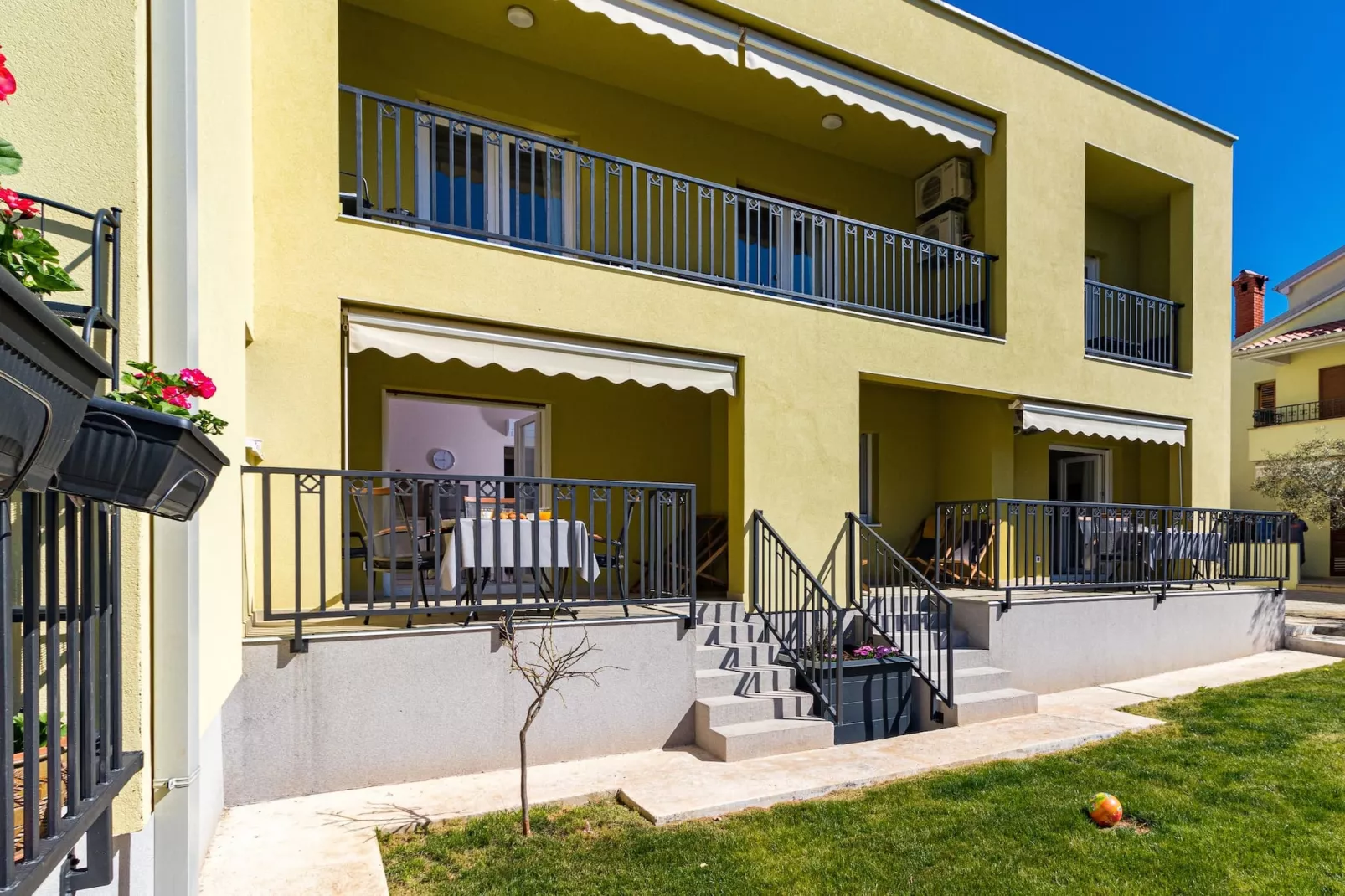 Salvia - Modern, Elegant Apartment (Rosemary)-Buitenlucht
