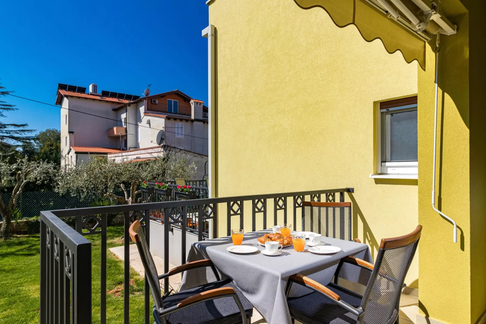 Salvia - Modern, Elegant Apartment (Rosemary)-Terras