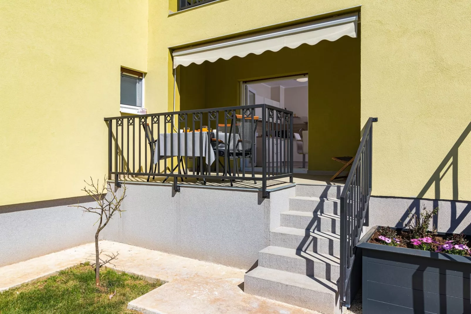 Salvia - Modern, Elegant Apartment (Rosemary)-Terras