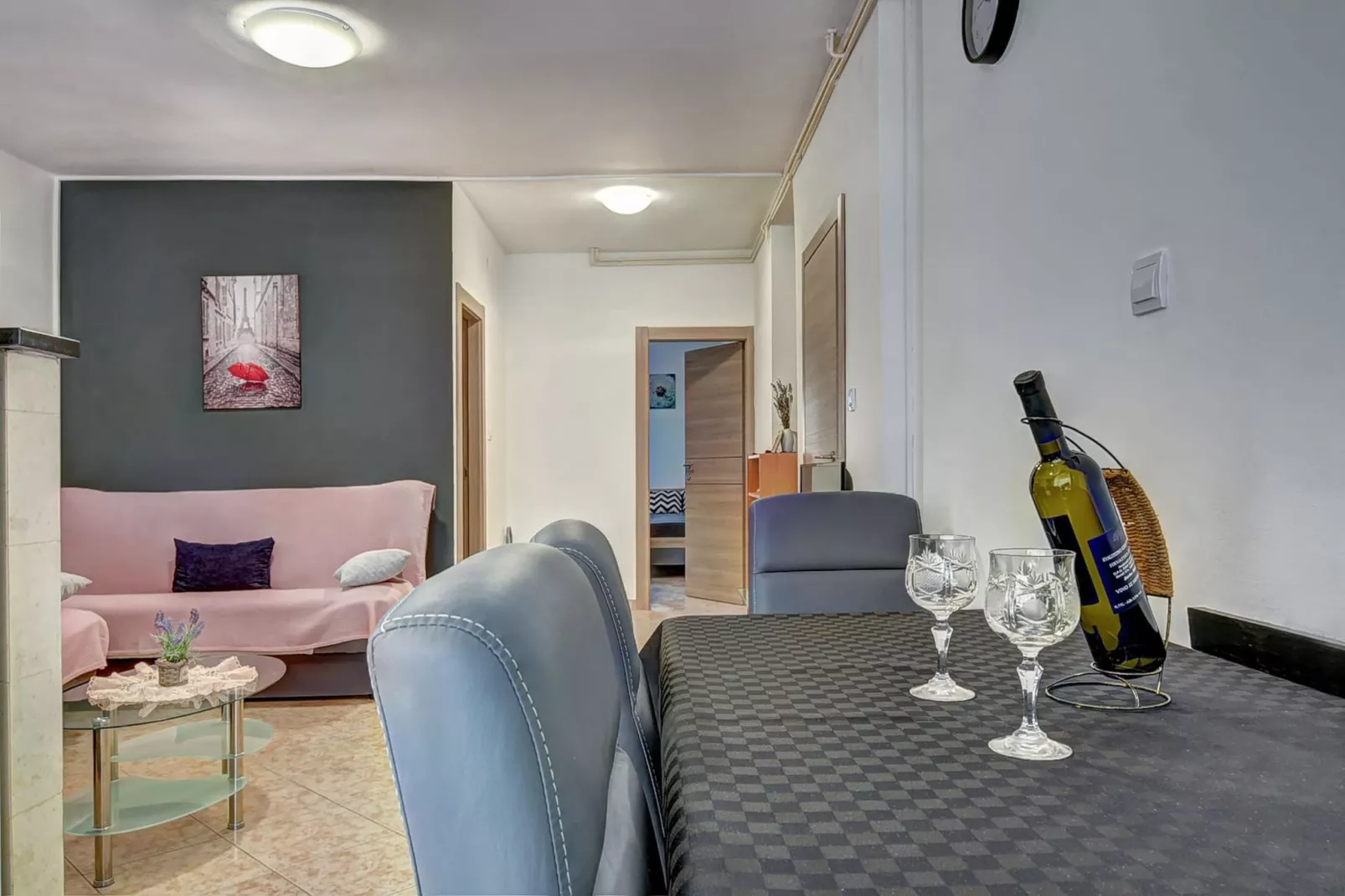 Kajfes A5 - One Bedroom Apartment with Terrace-Eetkamer