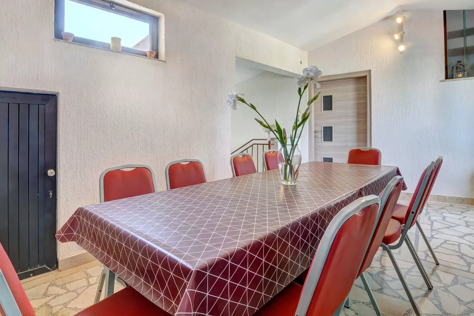 Kajfes A5 - One Bedroom Apartment with Terrace-Eetkamer