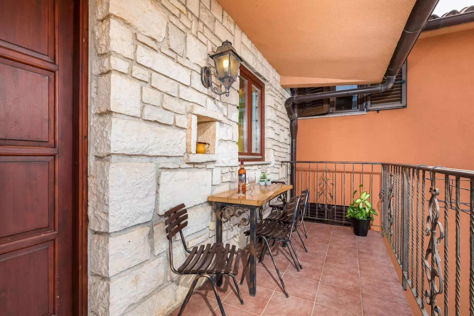Holiday Home Dori with Big Garden-Terrasbalkon