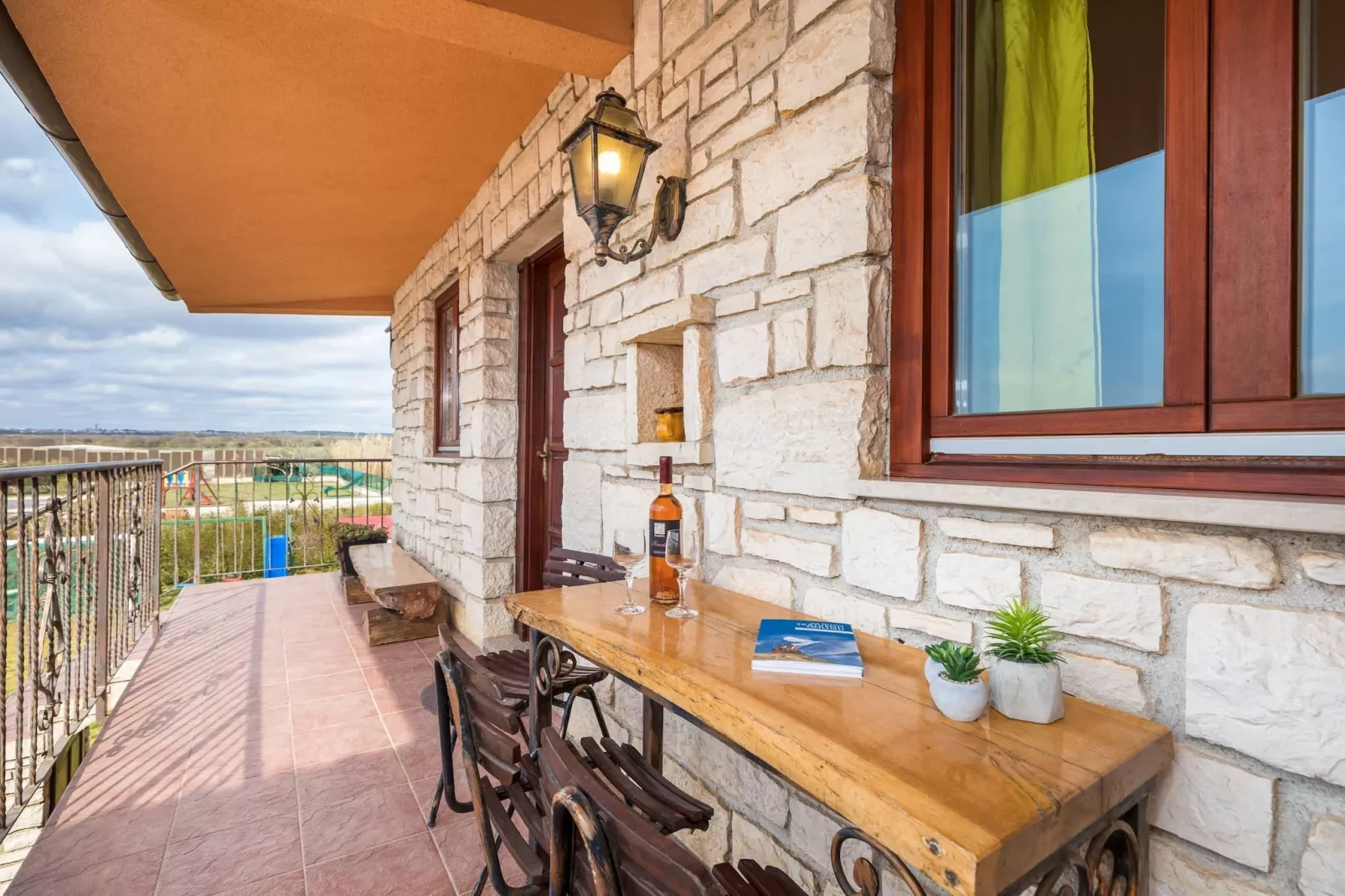 Holiday Home Dori with Big Garden-Terrasbalkon