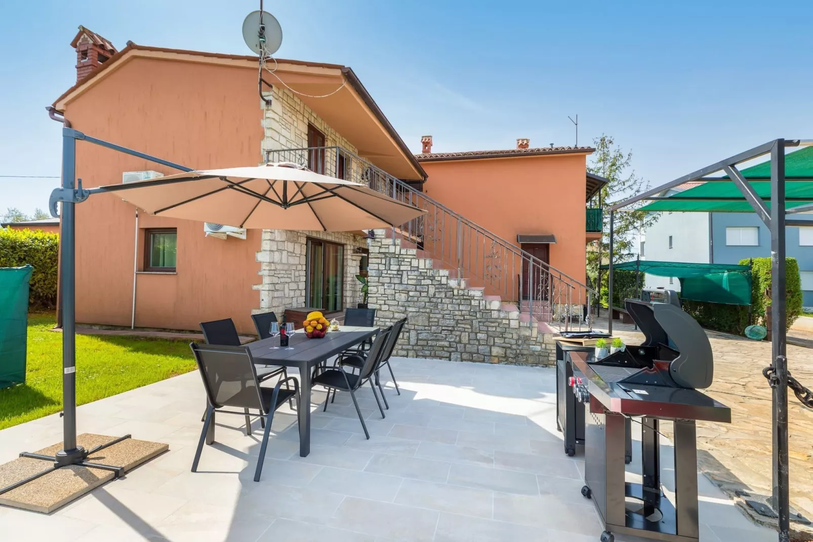 Holiday Home Dori with Big Garden-Terras