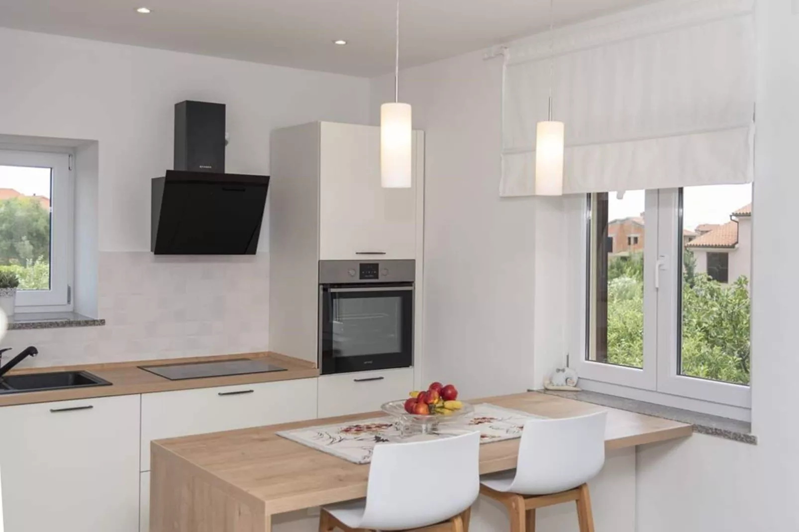 Apartment B - Flower Garden by M&A-Keuken