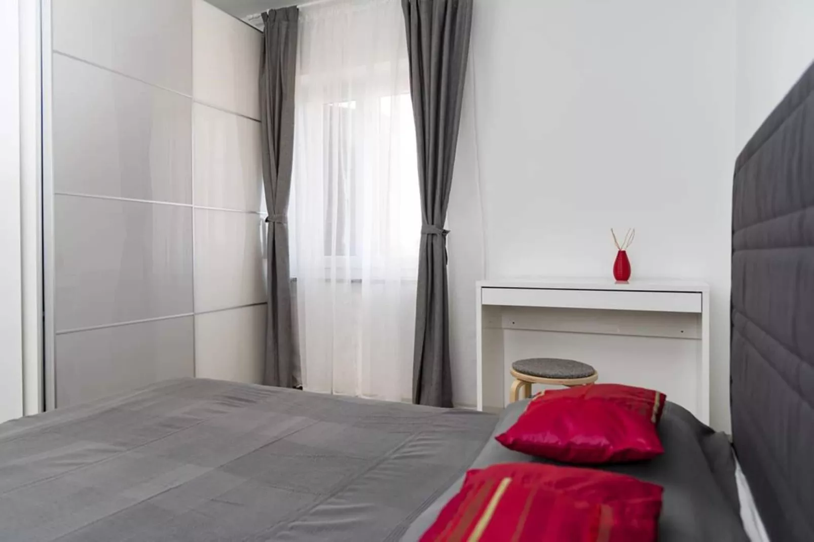 Apartment B - Flower Garden by M&A-Slaapkamer