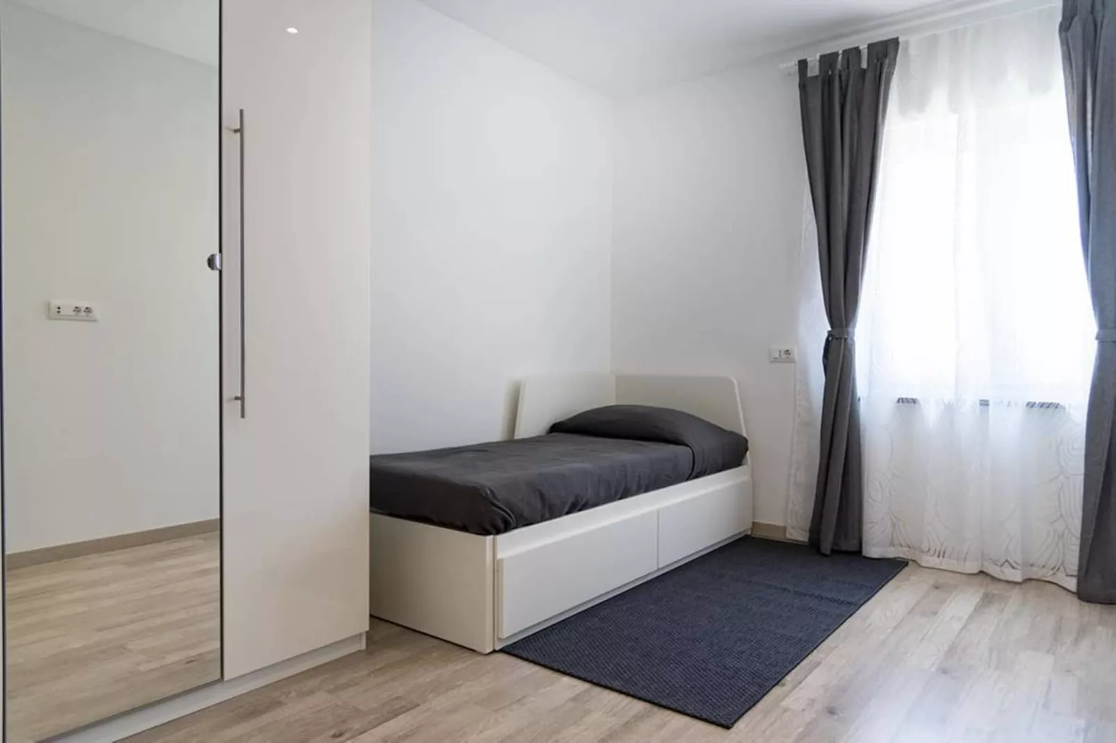 Apartment B - Flower Garden by M&A-Slaapkamer
