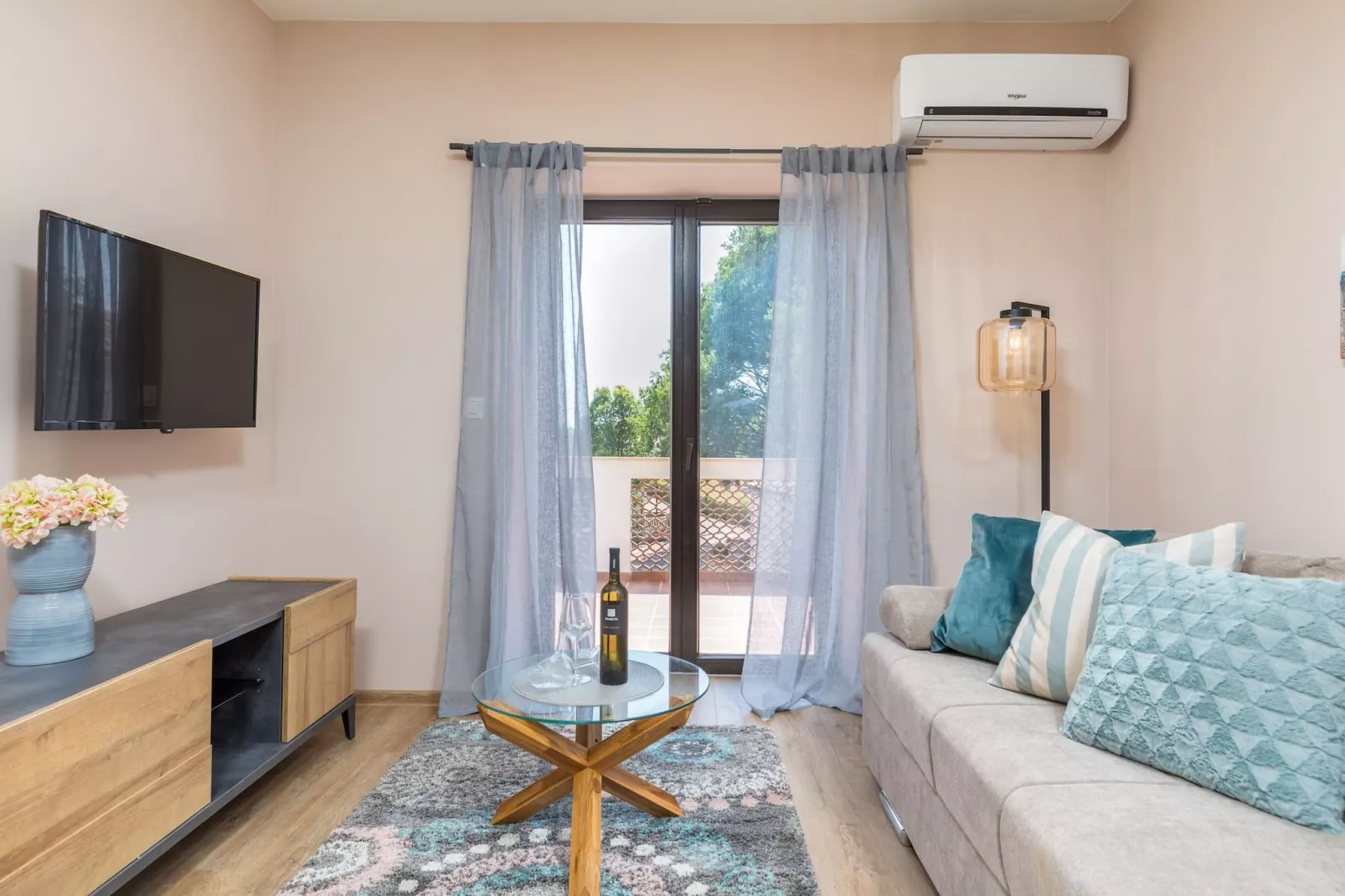 Marceta Apartment 1 - Pool and Big Garden-Woonkamer
