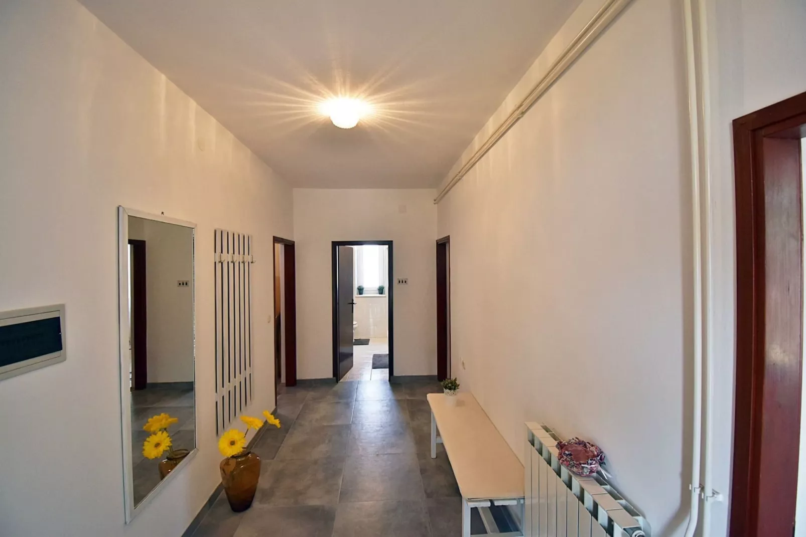Flower Garden by M&A - Lovely Apartment (A)-Overloop