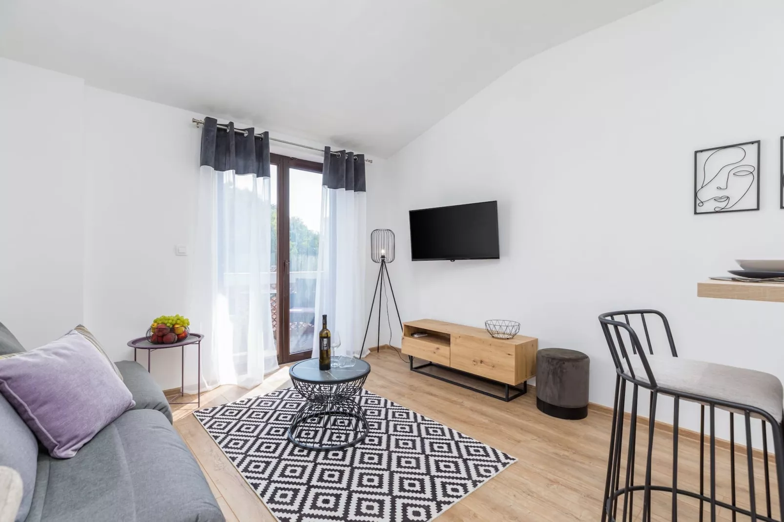 Marceta Apartment 4 - Pool and Big Garden-Woonkamer