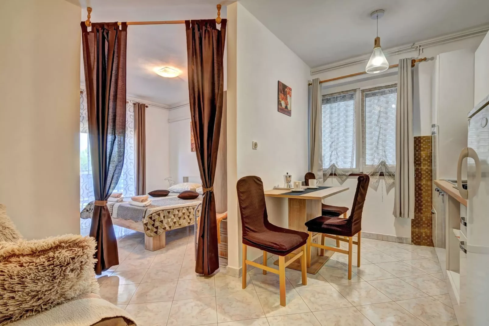 Kajfes A3 - Lovely Studio Apartment with Terrace-Eetkamer