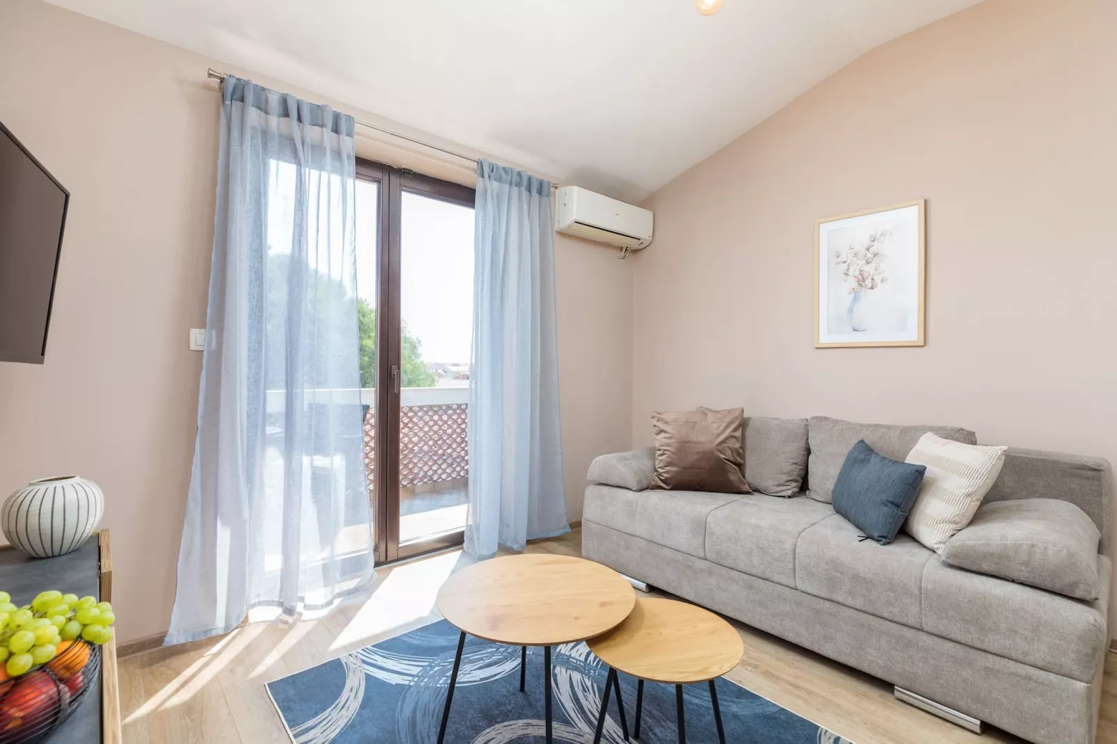 Marceta Apartment 3 - Pool and Big Garden-Woonkamer