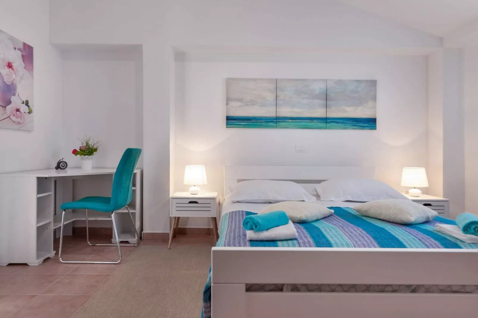 Apt. C - Flower Garden by M&A-Slaapkamer