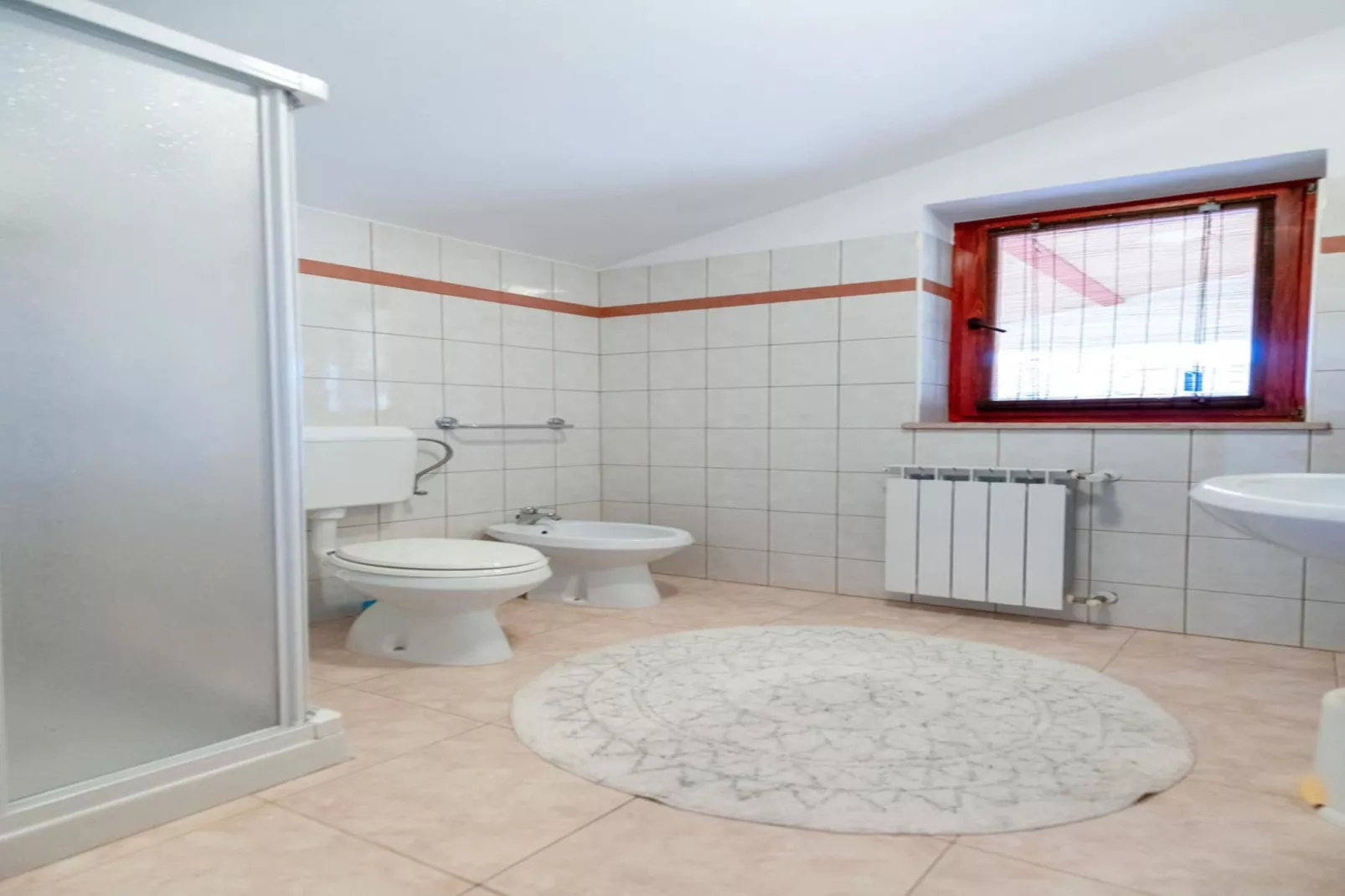 Apt. C - Flower Garden by M&A-Badkamer