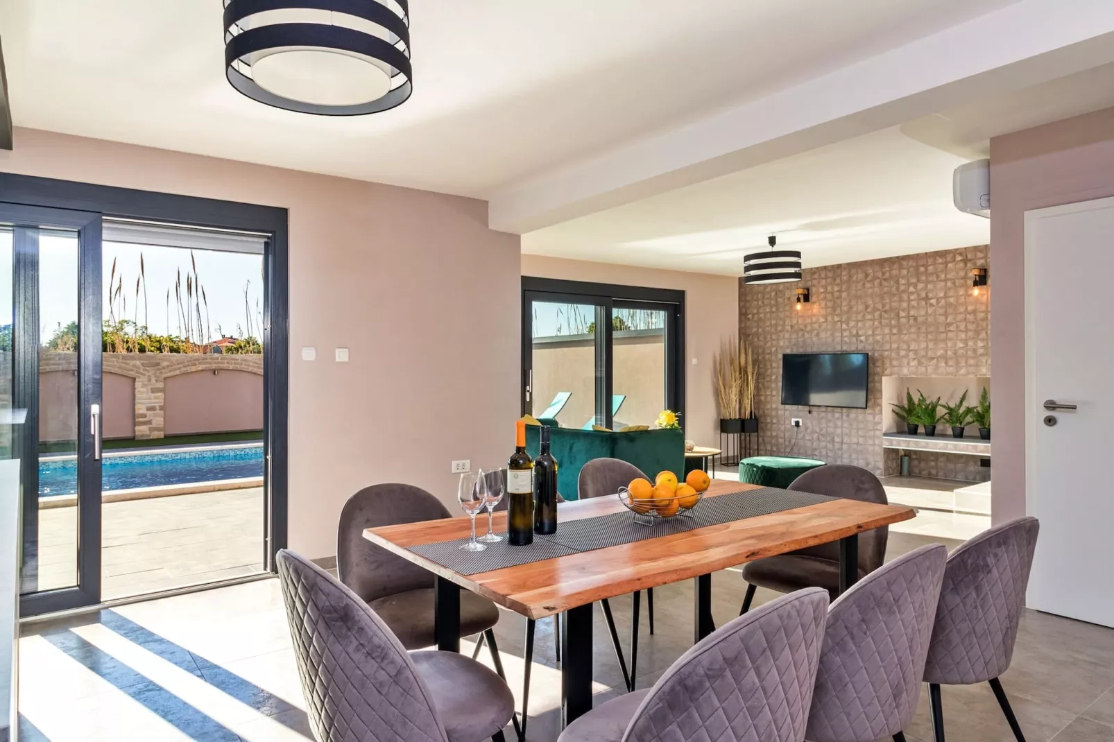 Beautiful Villa Philippo with Pool (publish)-Eetkamer